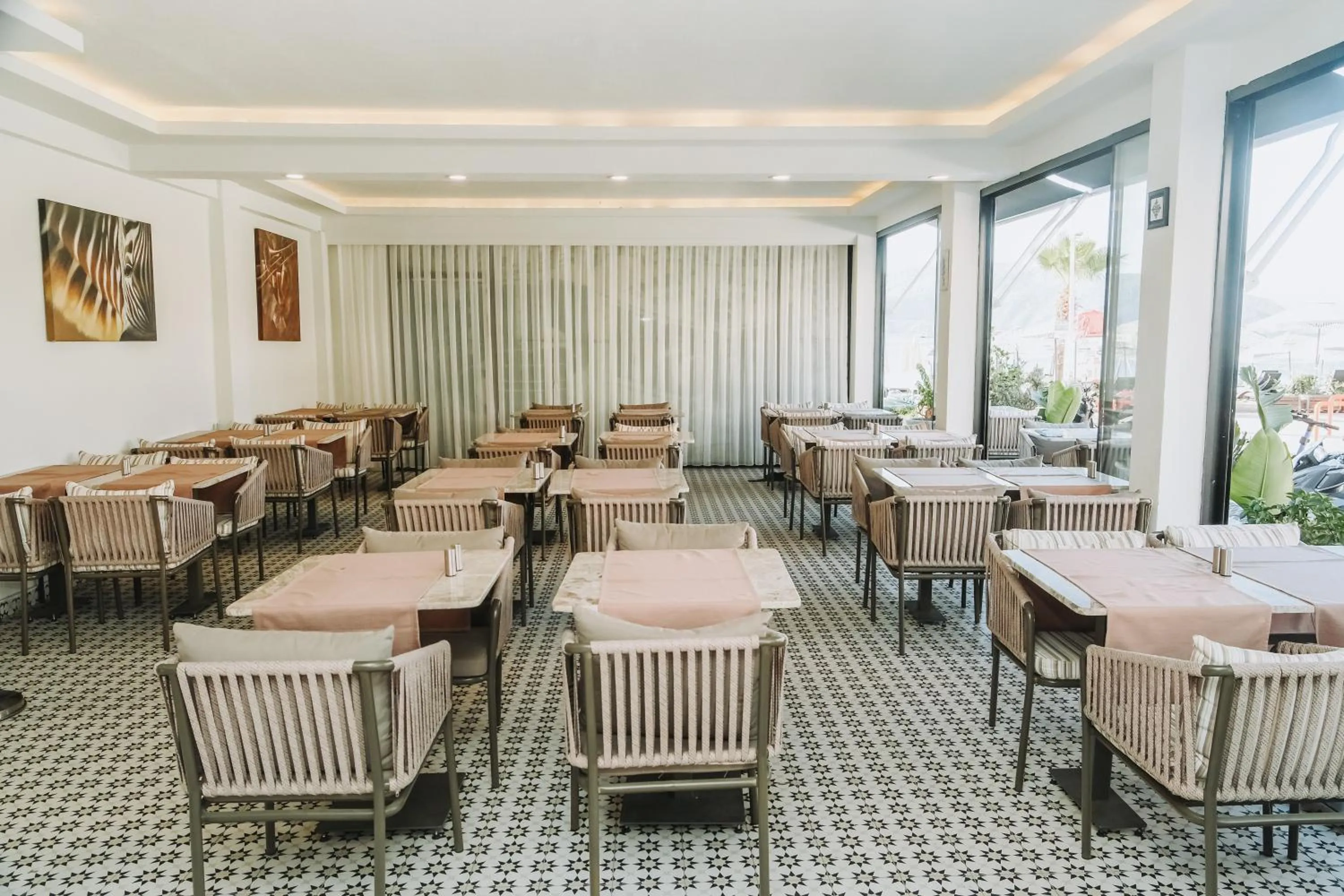 Restaurant/places to eat in Honeymoon Beach Otel