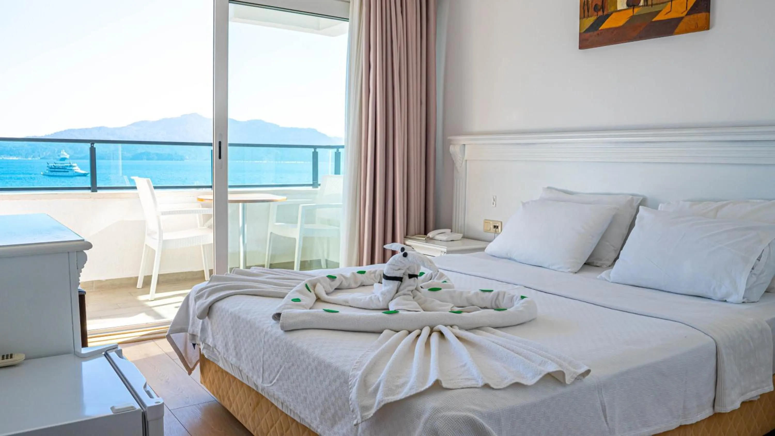 Bedroom in Honeymoon Beach Otel