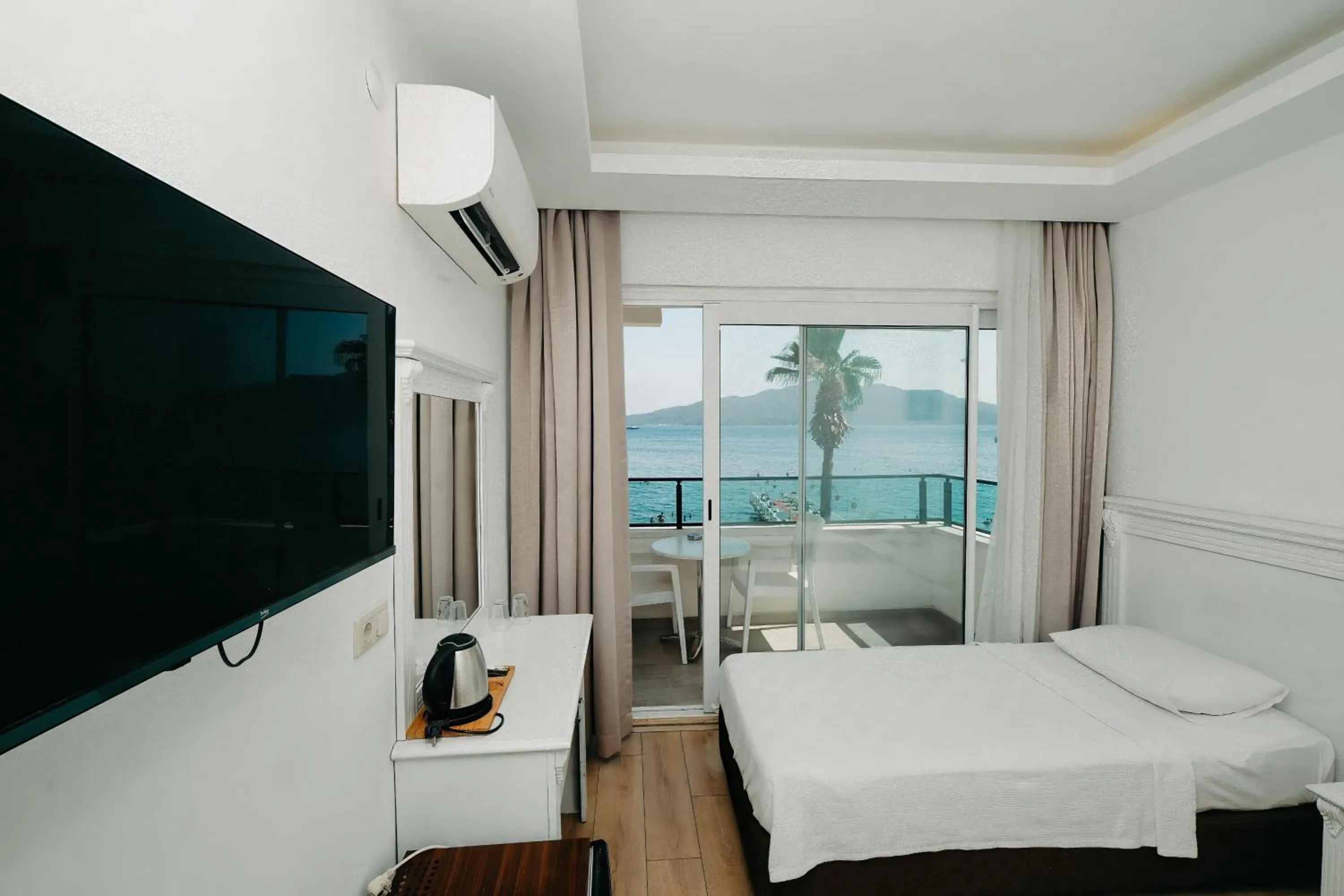 Bedroom in Honeymoon Beach Otel