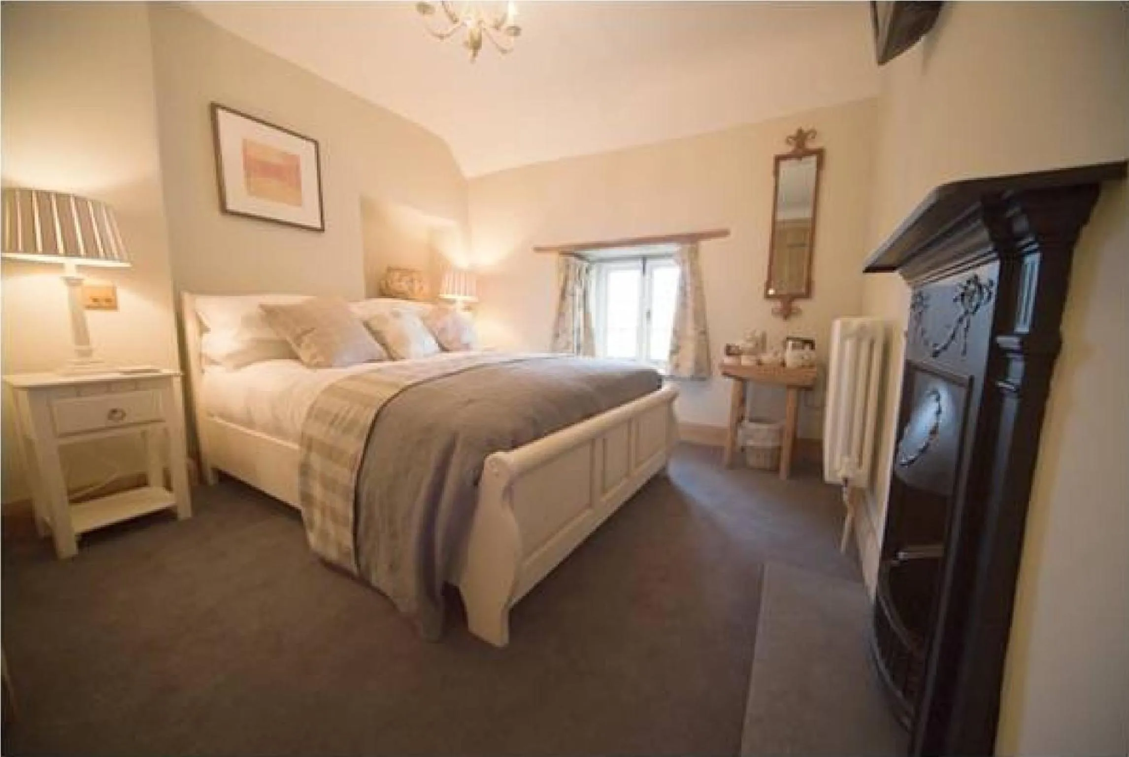 Decorative detail, Bed in Kingsdon Inn