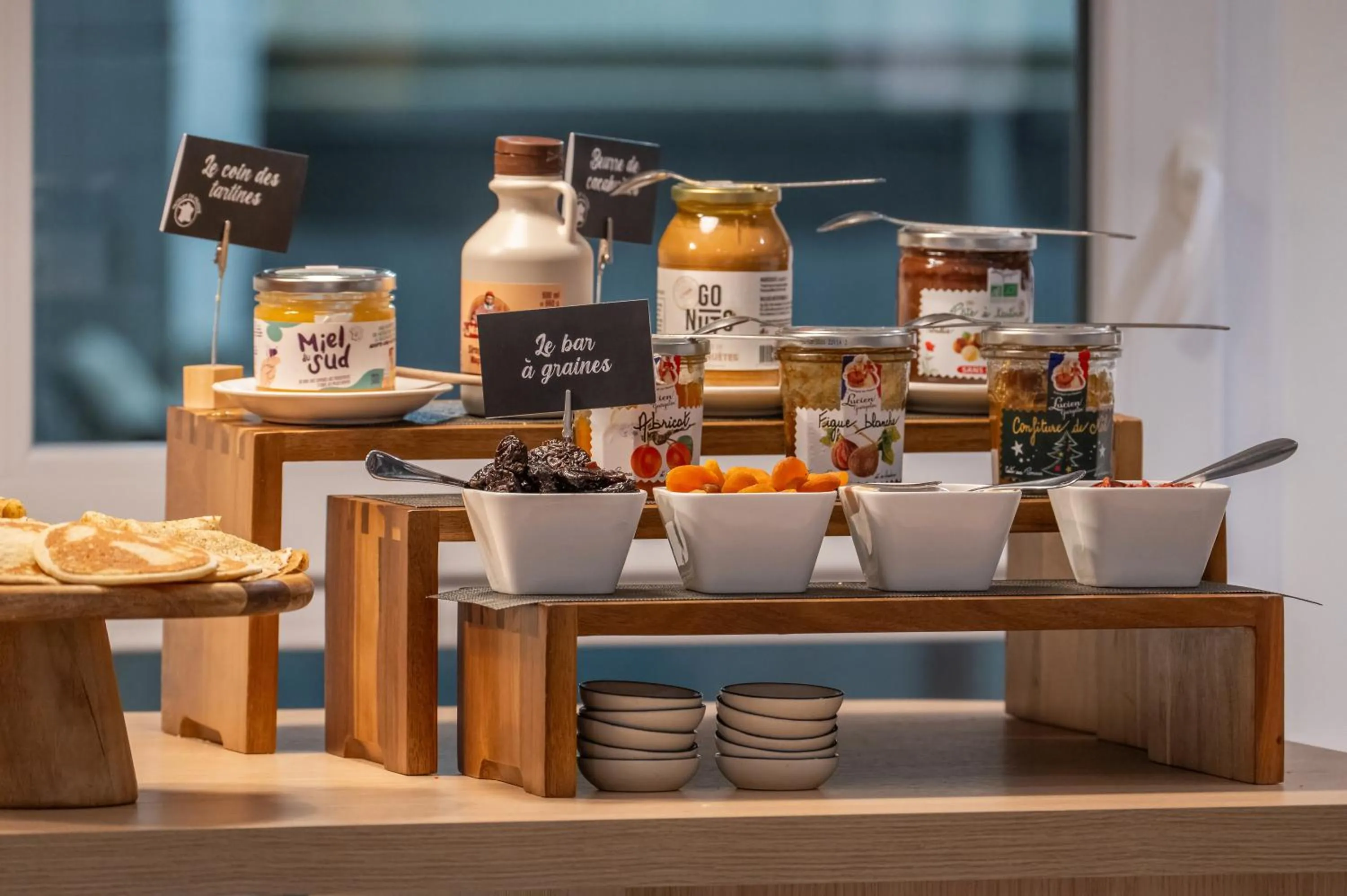 Food and drinks in Appart Hotel Odalys City Rennes Lorgeril