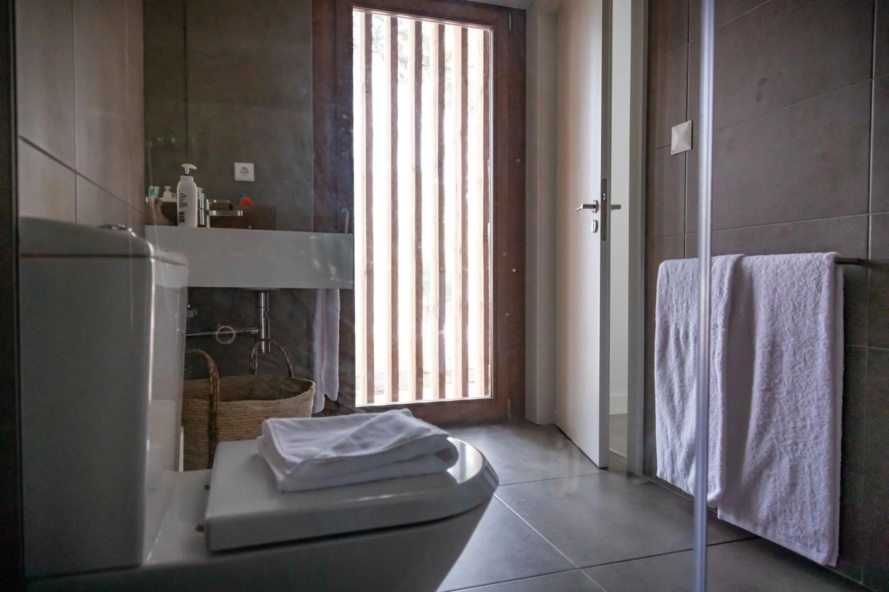 Bathroom, Bed in Pestana Troia Eco-Resort & Residences