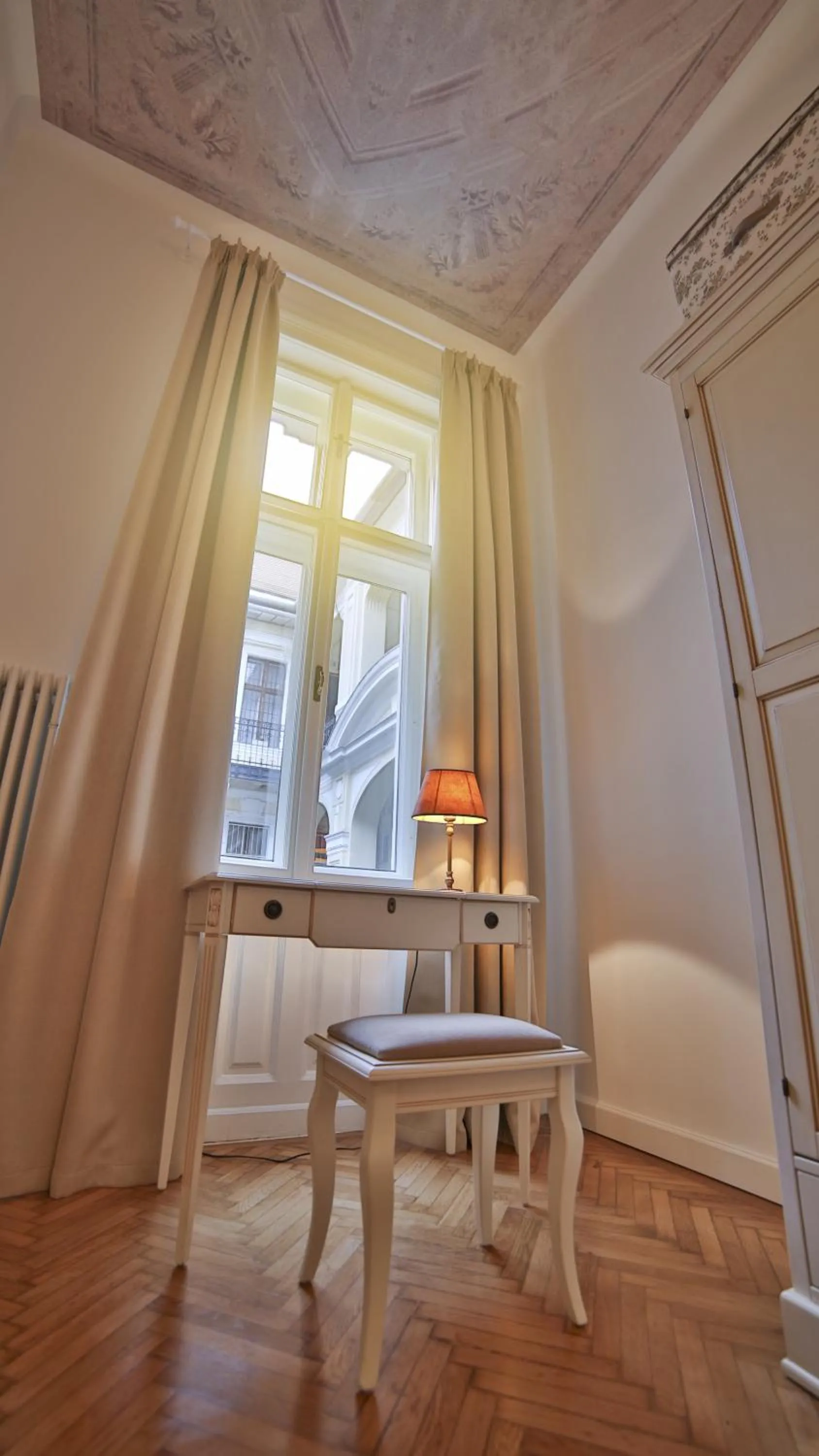 Day in Nadi's Home – Heart of Budapest