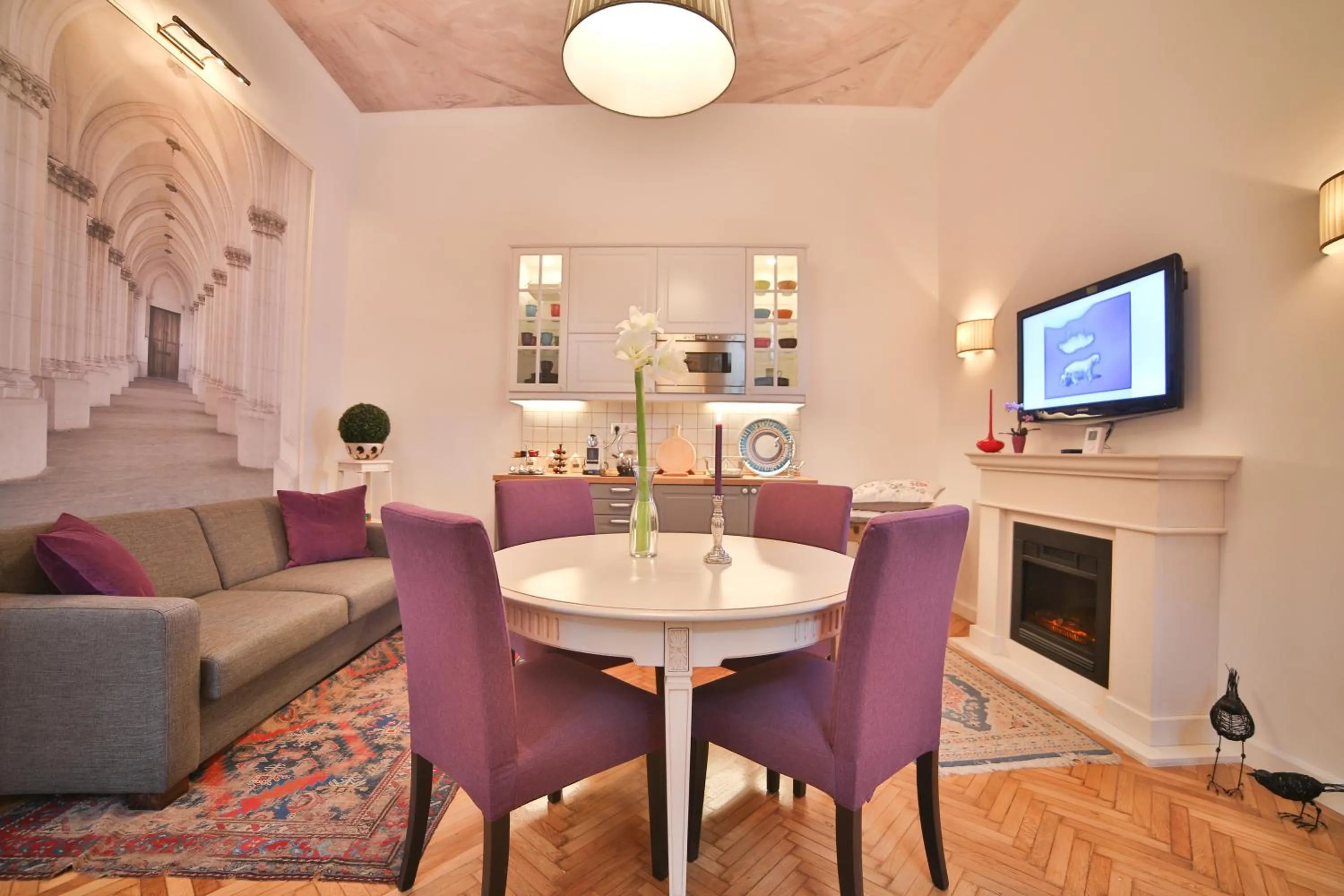 Dining area in Nadi's Home – Heart of Budapest