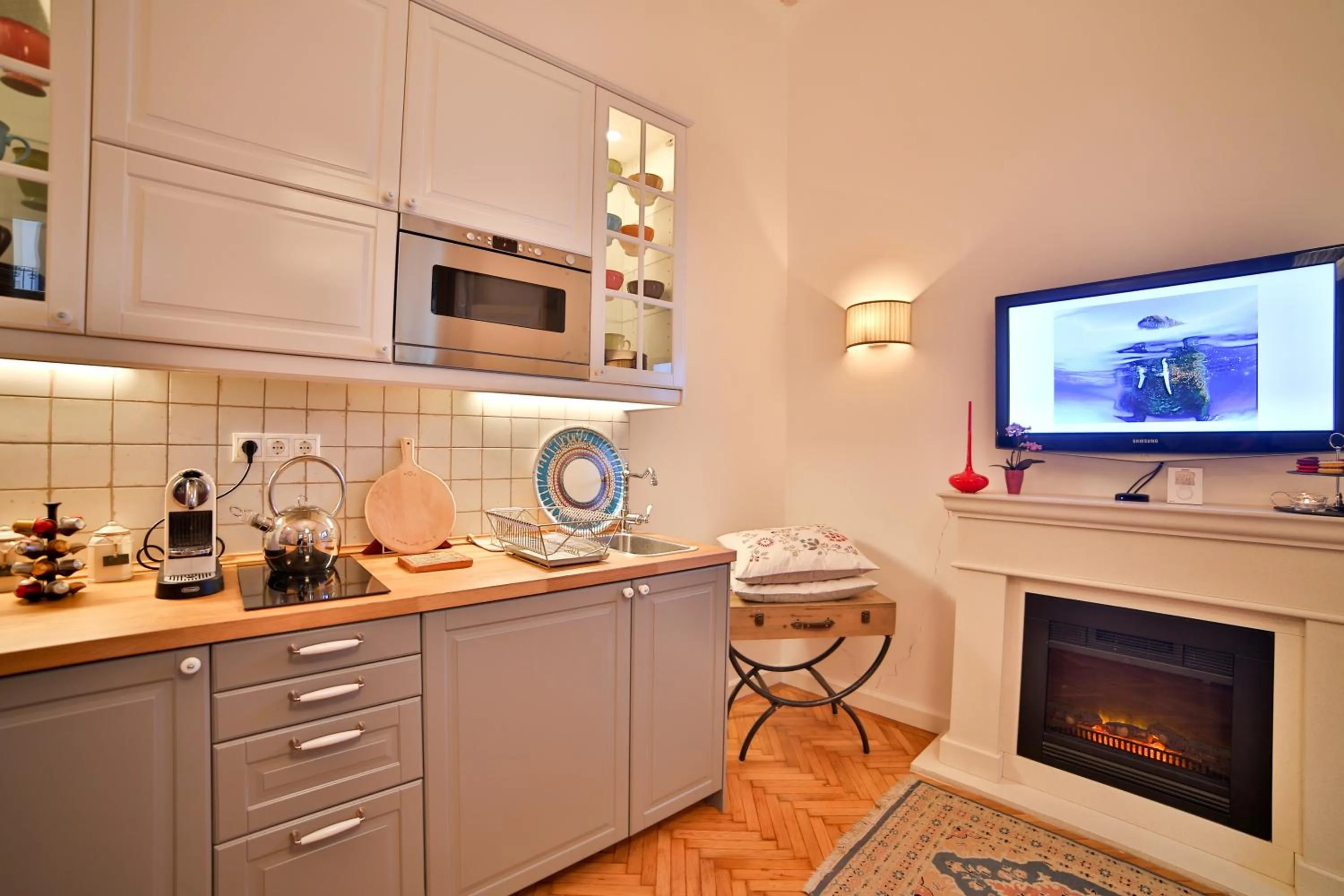 Kitchen or kitchenette in Nadi's Home – Heart of Budapest