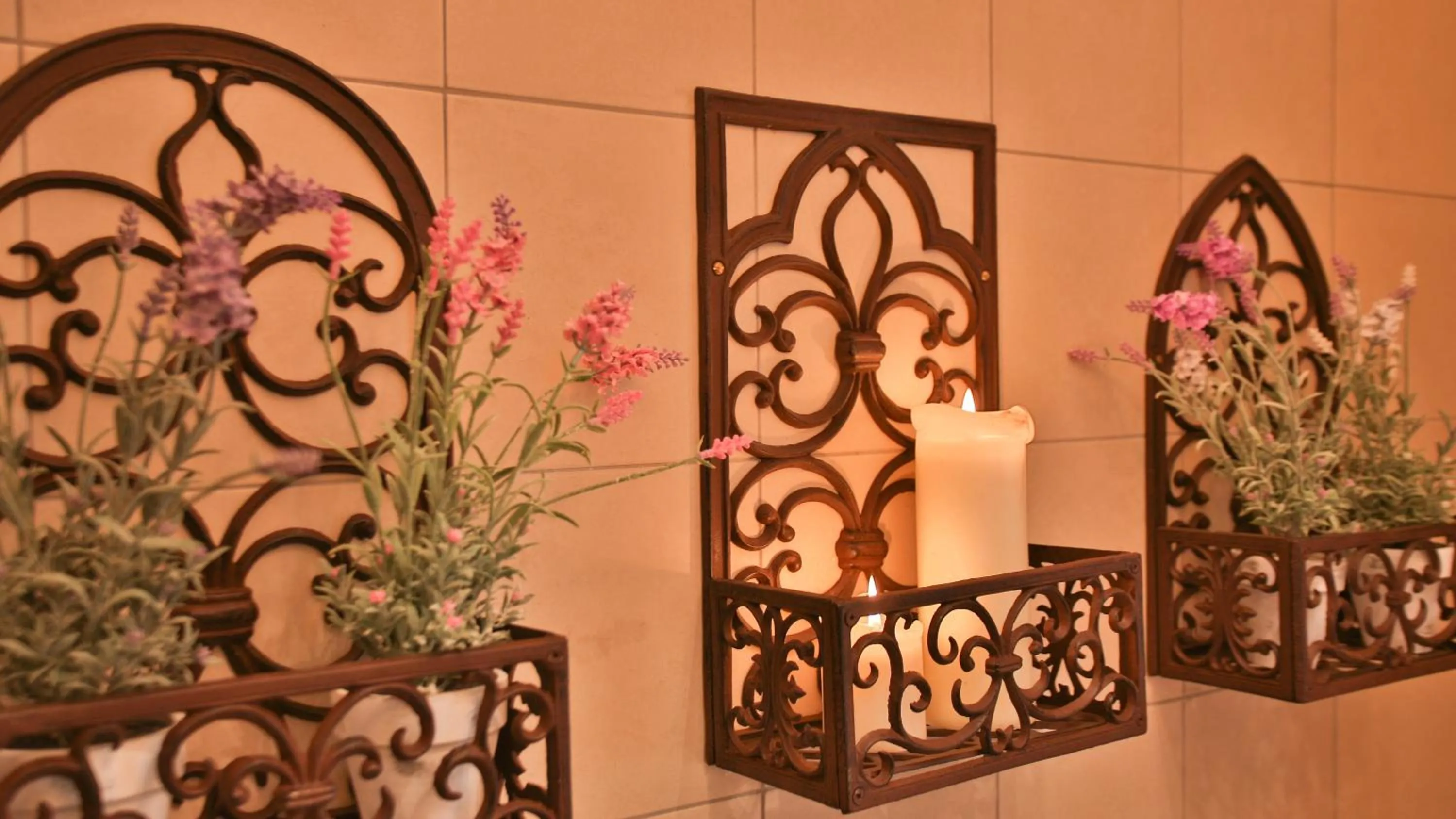 Decorative detail in Nadi's Home – Heart of Budapest