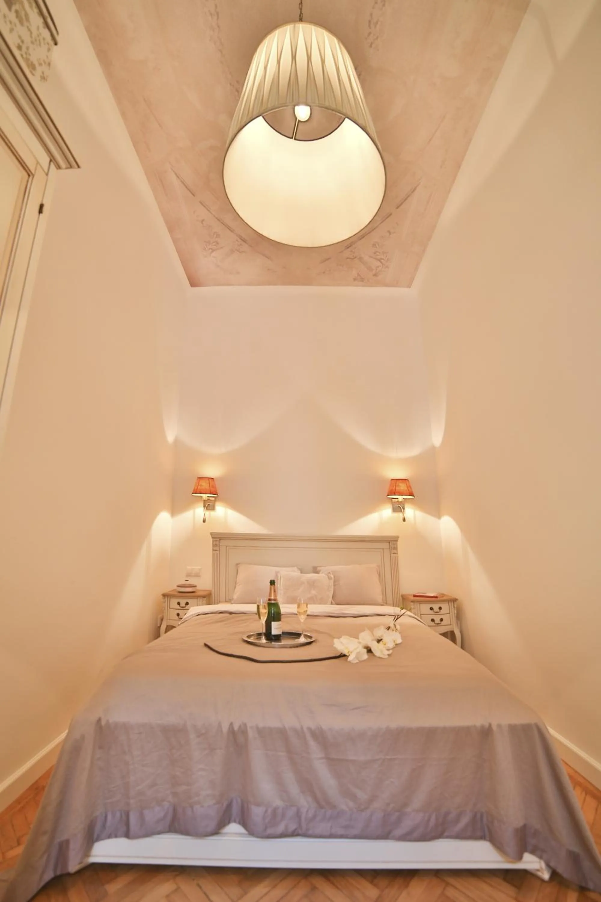 Photo of the whole room, Bed in Nadi's Home – Heart of Budapest