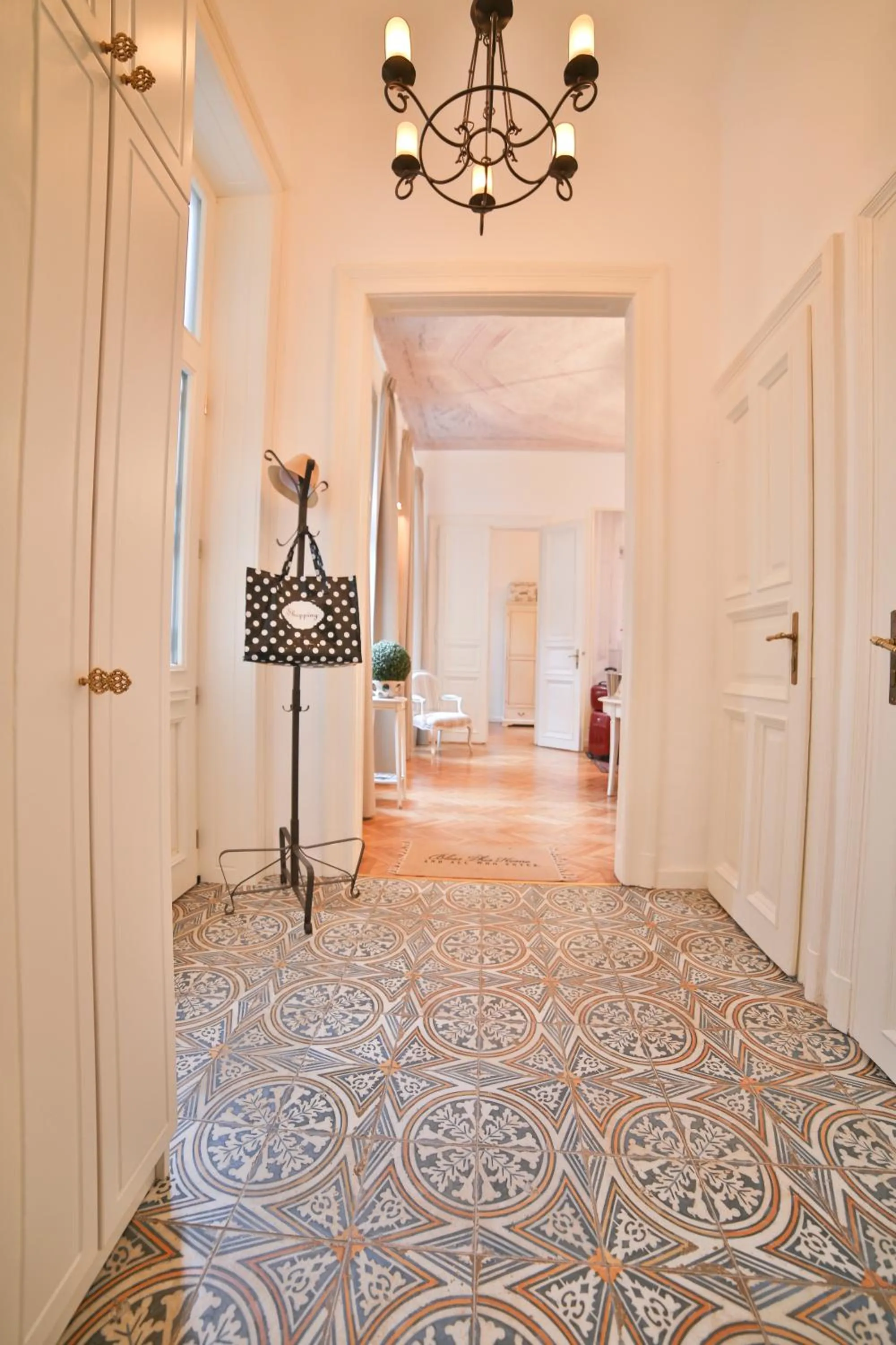 Decorative detail in Nadi's Home – Heart of Budapest