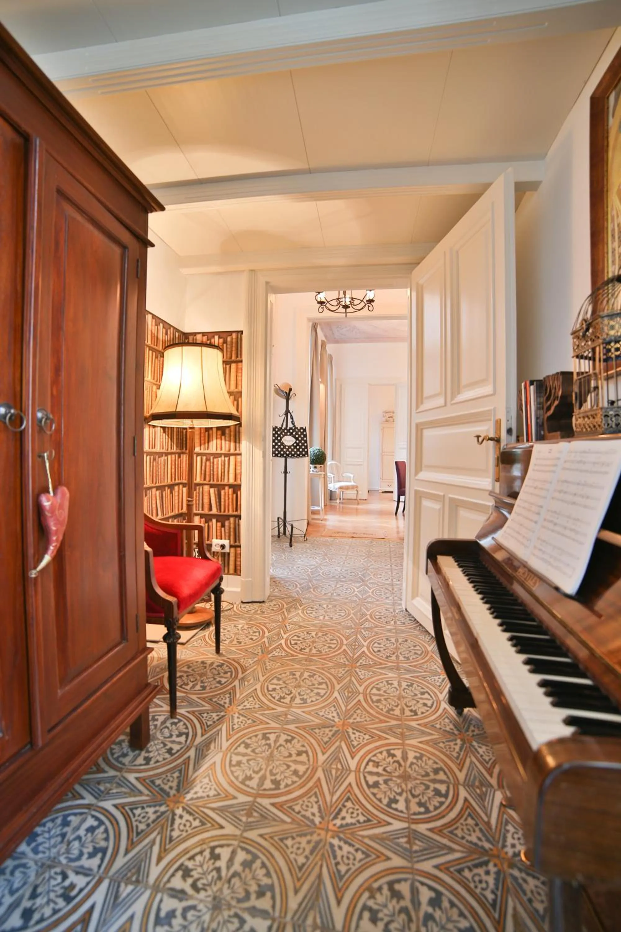 Decorative detail in Nadi's Home – Heart of Budapest
