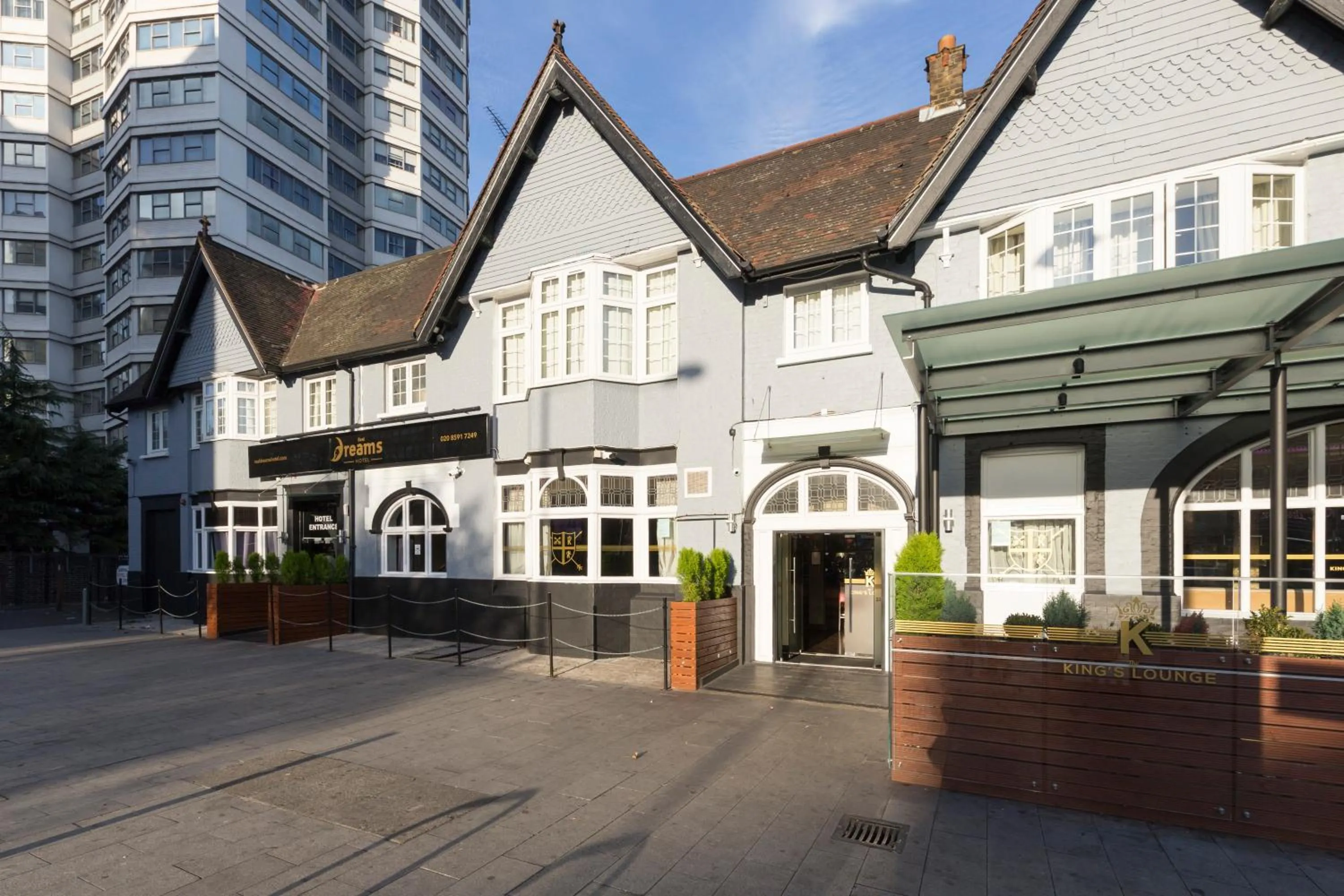 Facade/entrance in Dreams Hotel