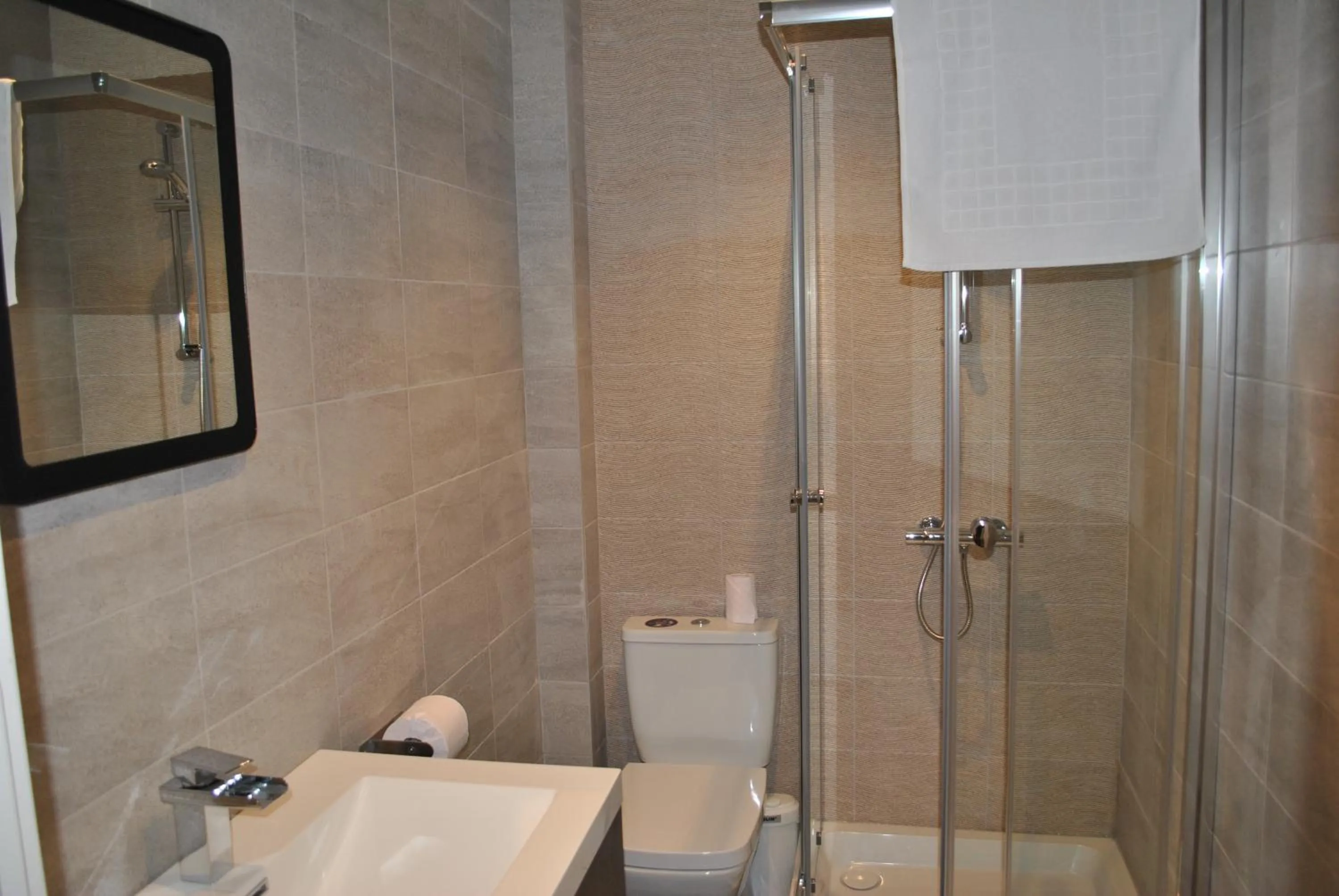 Shower in Dreams Hotel