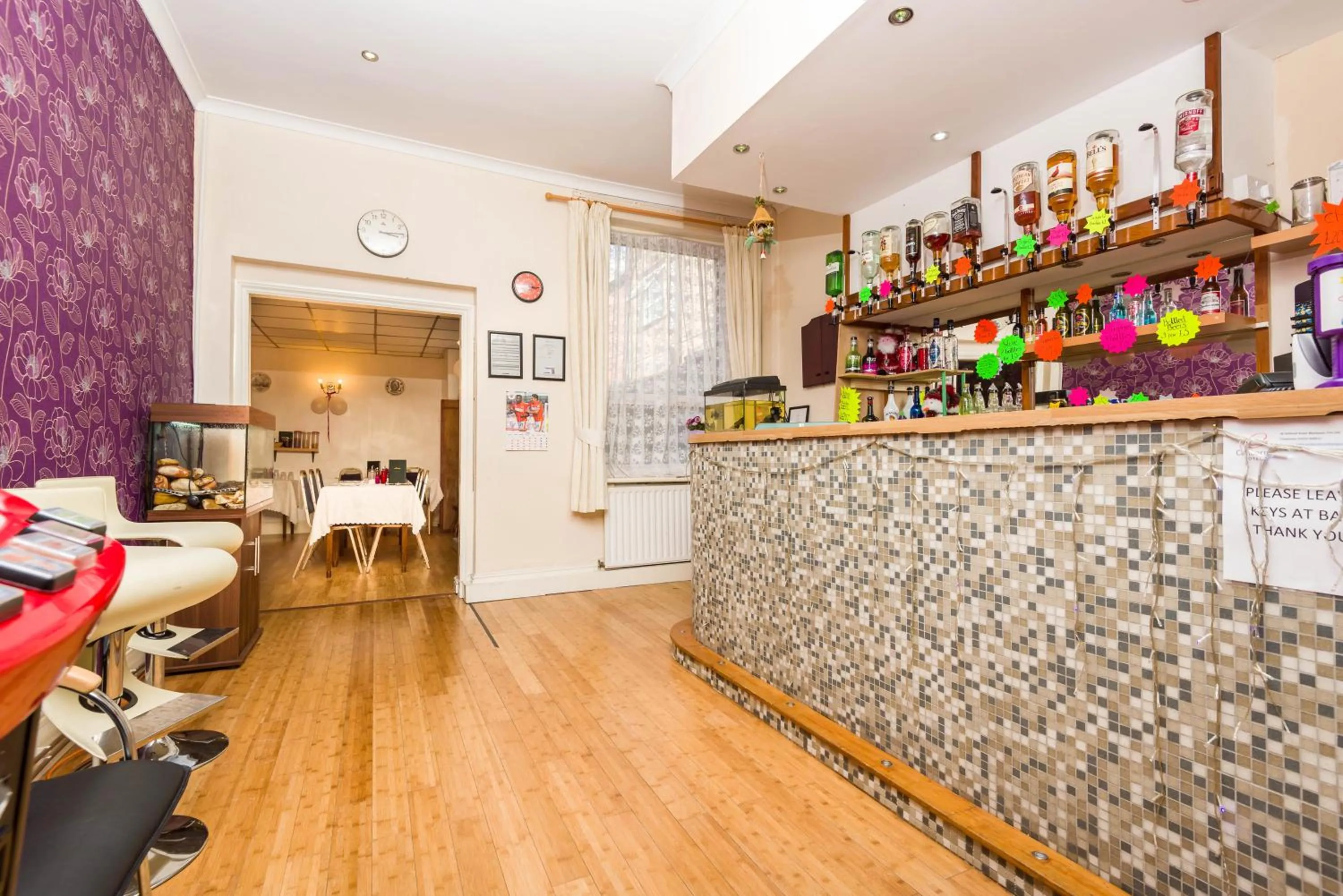 Lounge or bar in UK Travel & Hospitality LTD TA Canberra Hotel