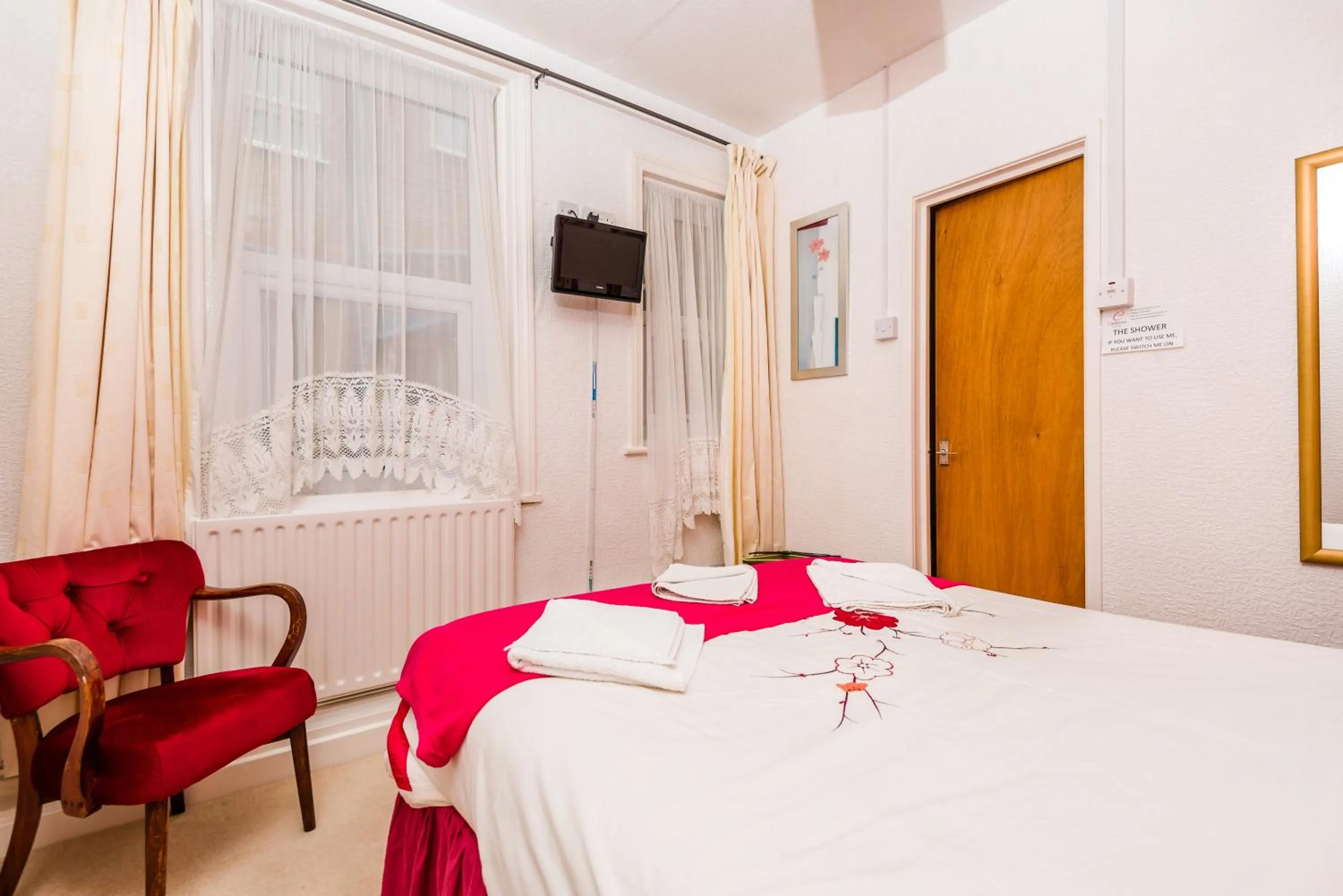 Bed in UK Travel & Hospitality LTD TA Canberra Hotel