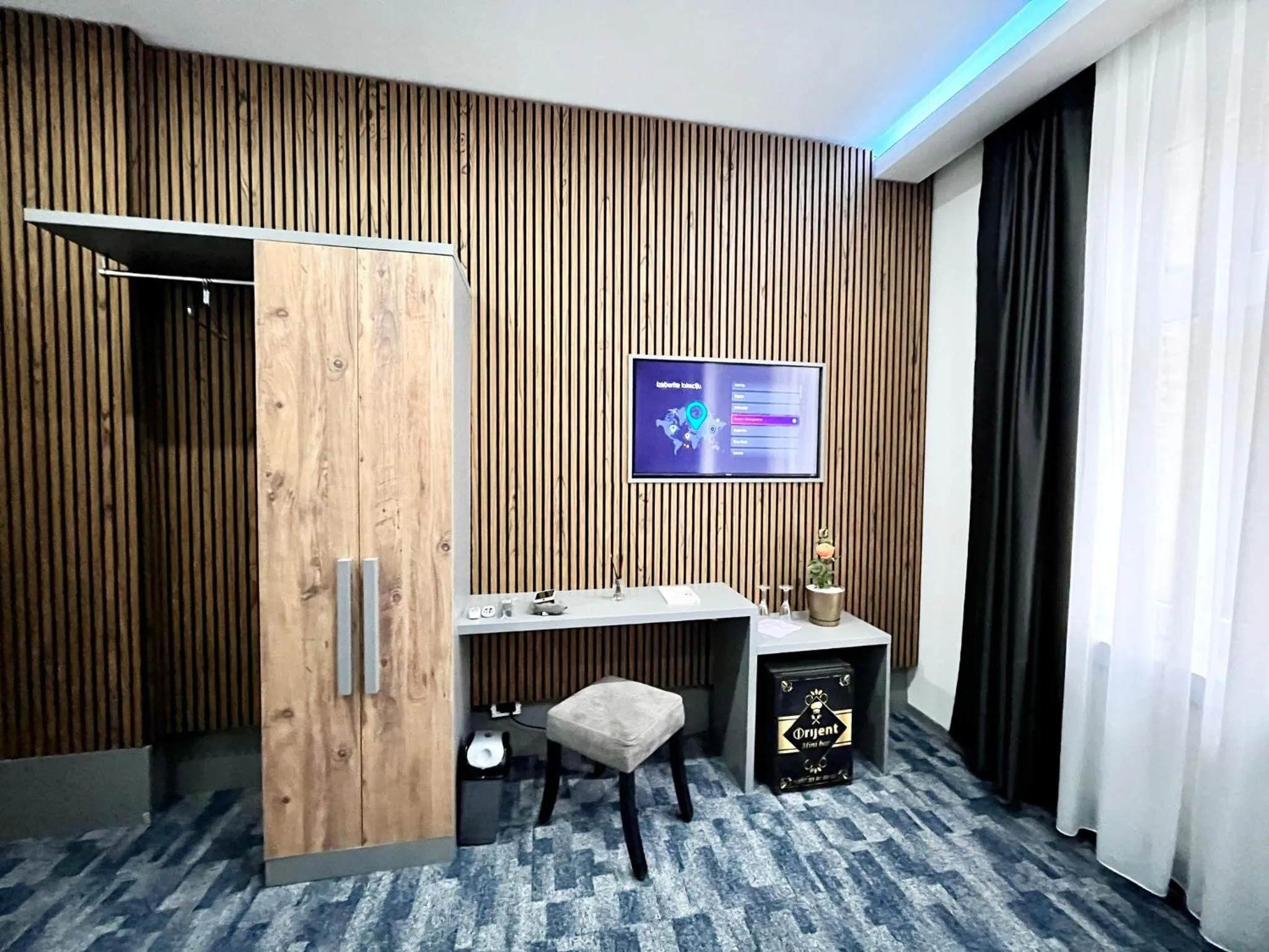 TV and multimedia in Residence Inn Orijent