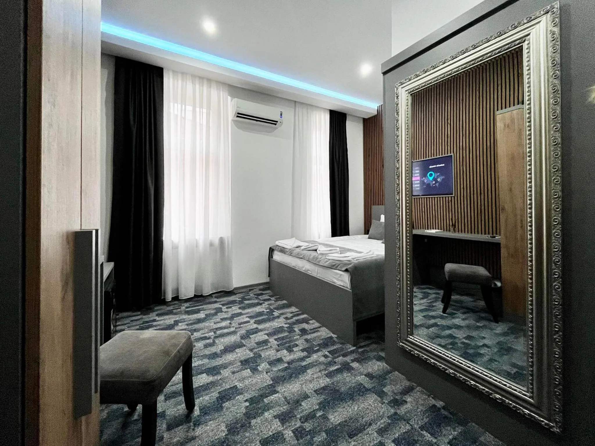 Seating area, Bed in Residence Inn Orijent