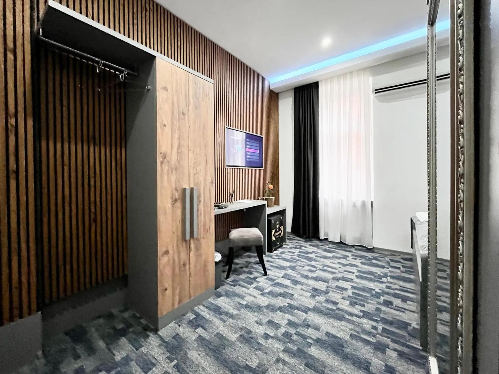 TV and multimedia in Residence Inn Orijent