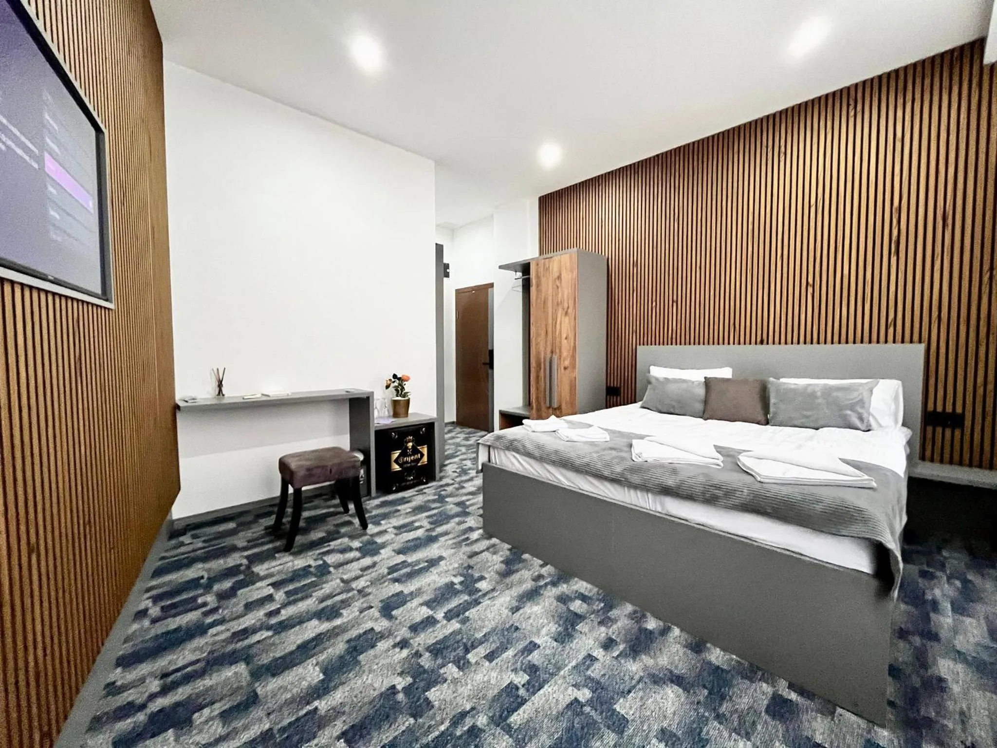 Seating area, Bed in Residence Inn Orijent