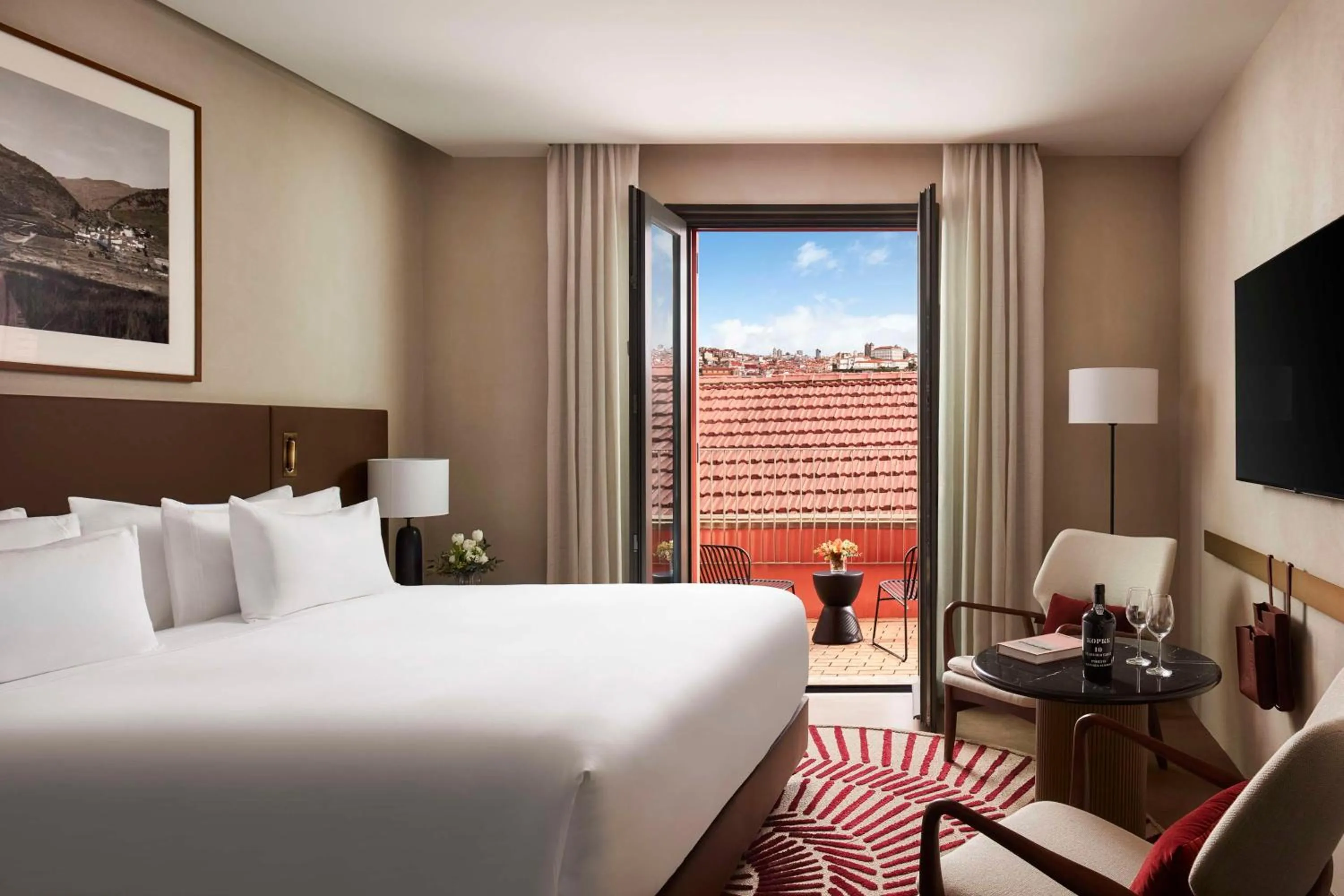 Bedroom, Bed in Tivoli Kopke Porto Gaia Hotel