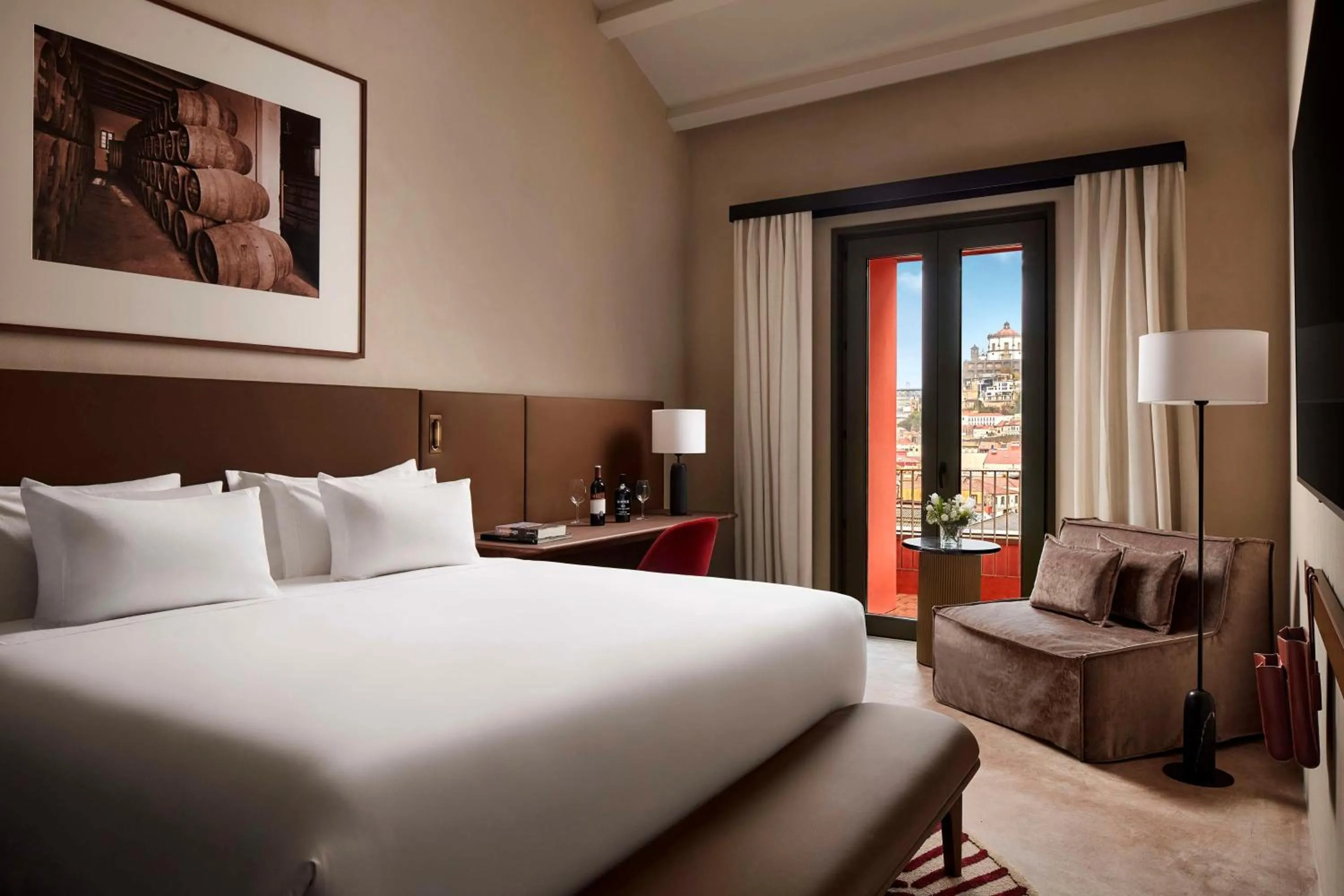 Bedroom, Bed in Tivoli Kopke Porto Gaia Hotel