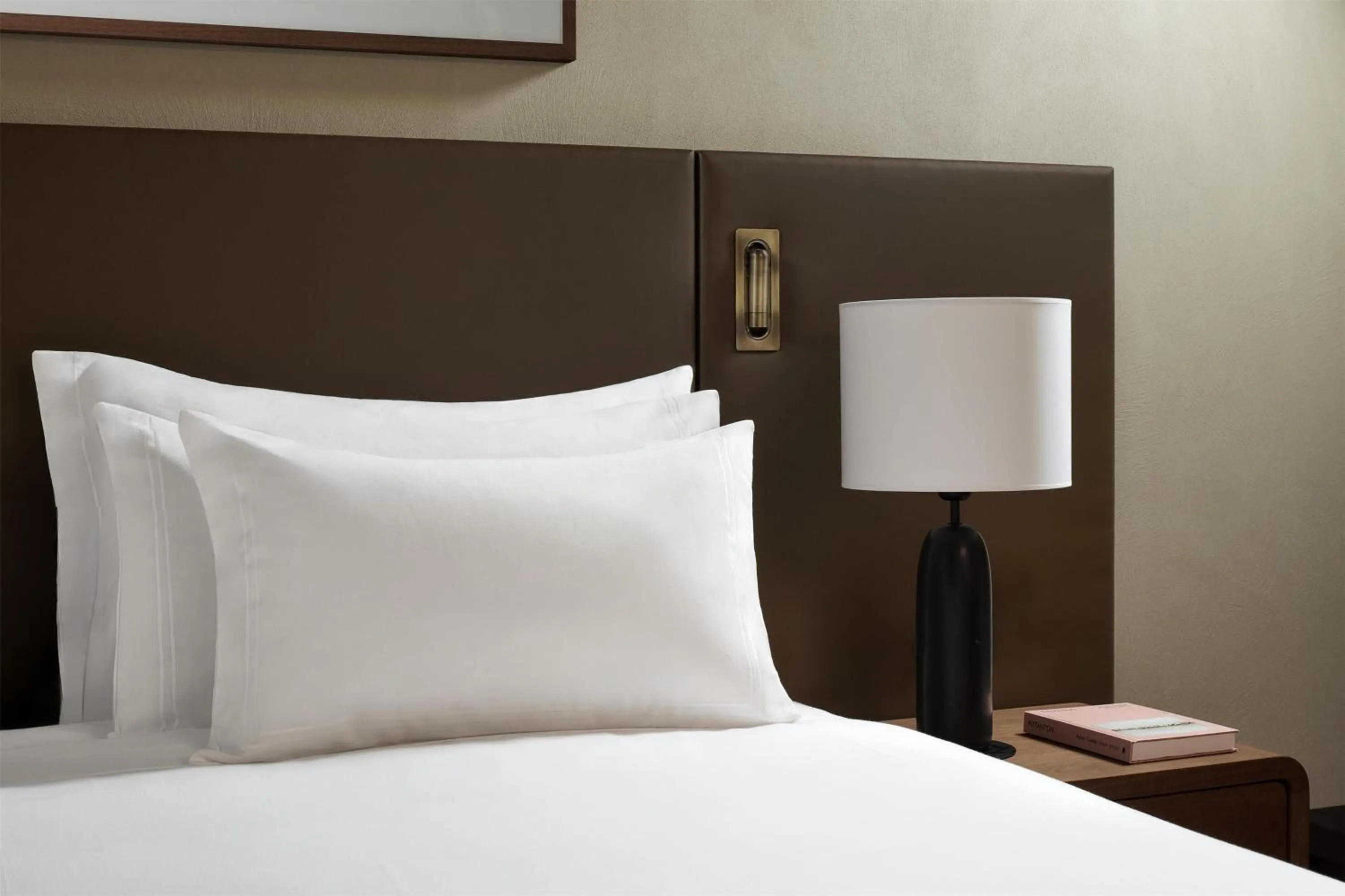 Bedroom, Bed in Tivoli Kopke Porto Gaia Hotel