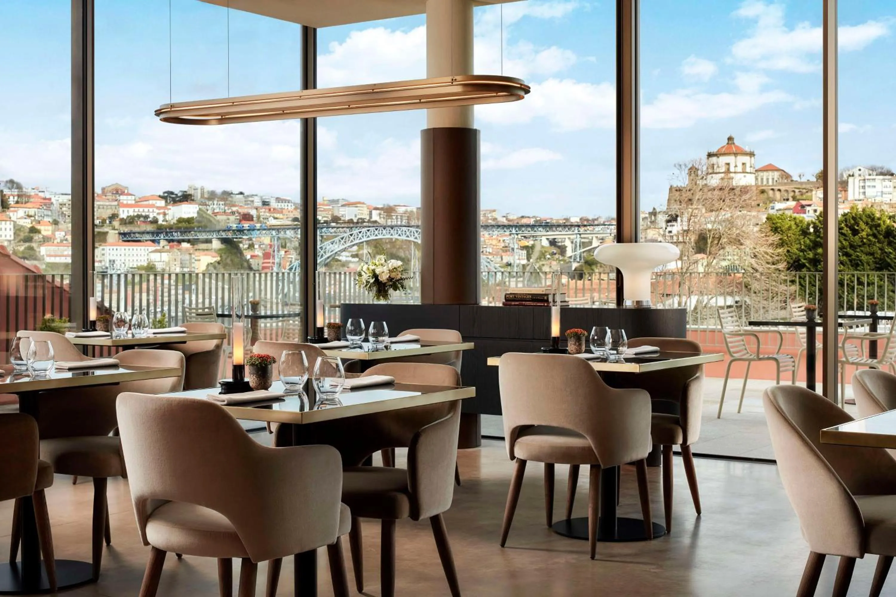 Restaurant/places to eat in Tivoli Kopke Porto Gaia Hotel