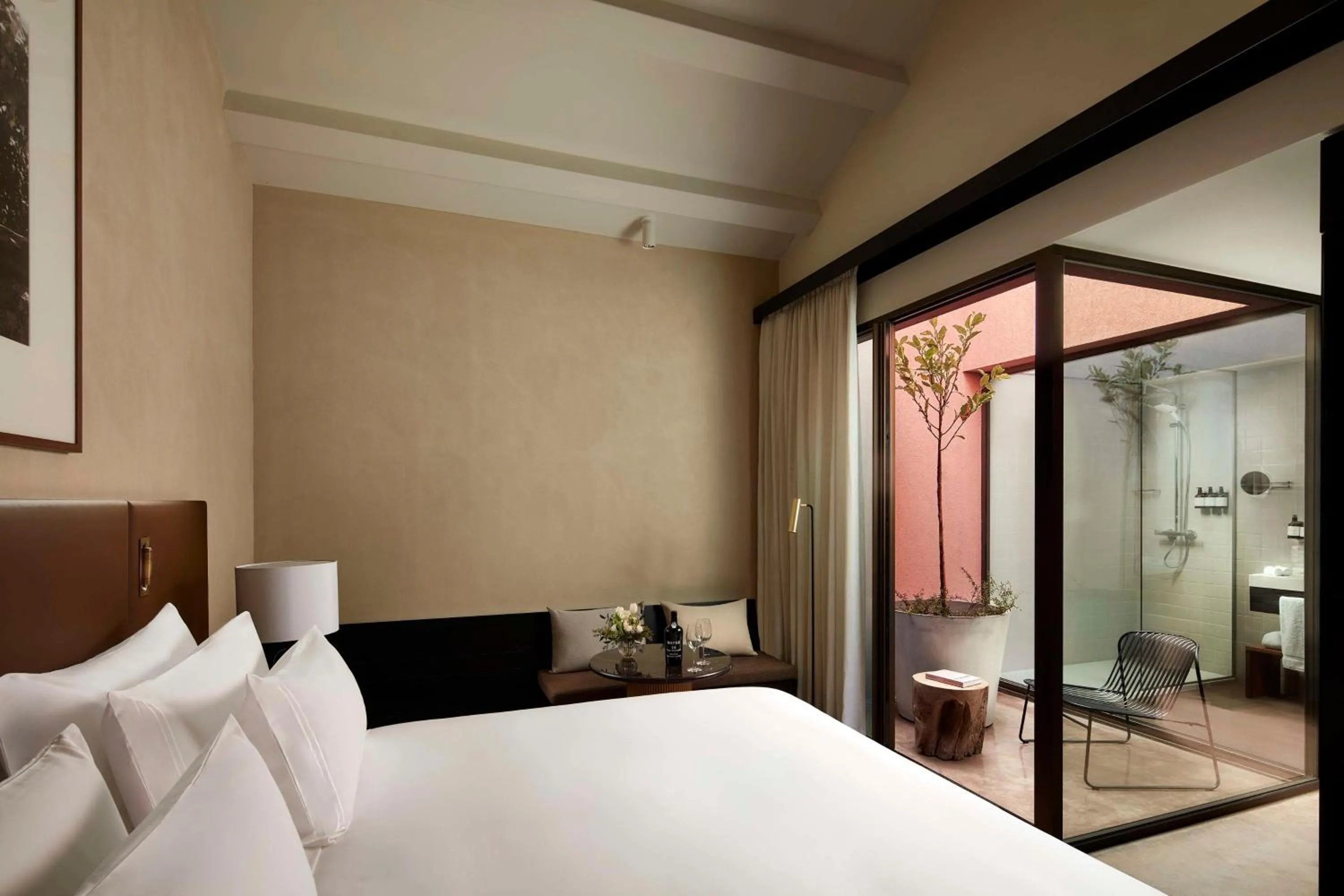 Bedroom, Bed in Tivoli Kopke Porto Gaia Hotel