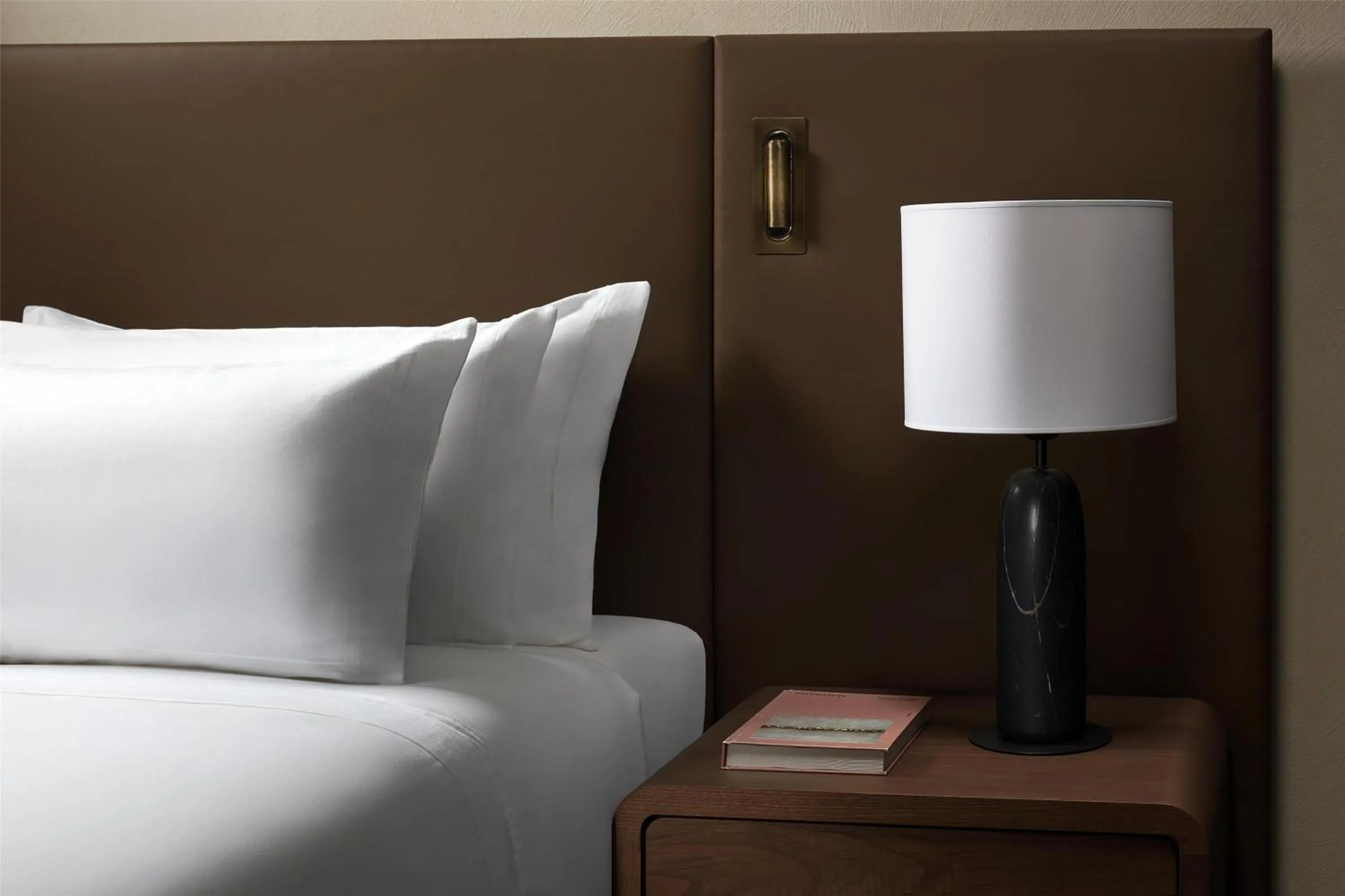 Bedroom, Bed in Tivoli Kopke Porto Gaia Hotel