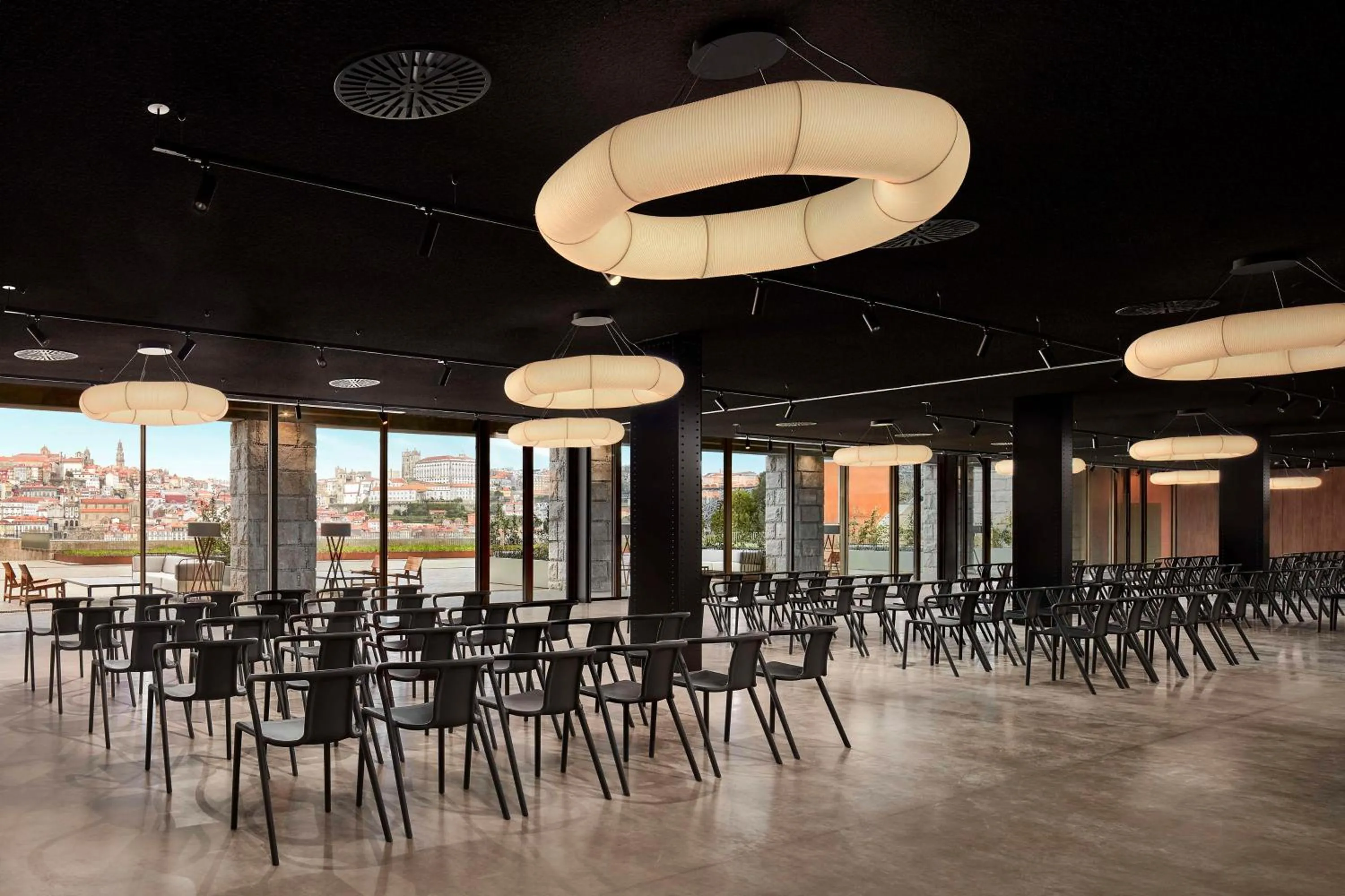 Meeting/conference room in Tivoli Kopke Porto Gaia Hotel