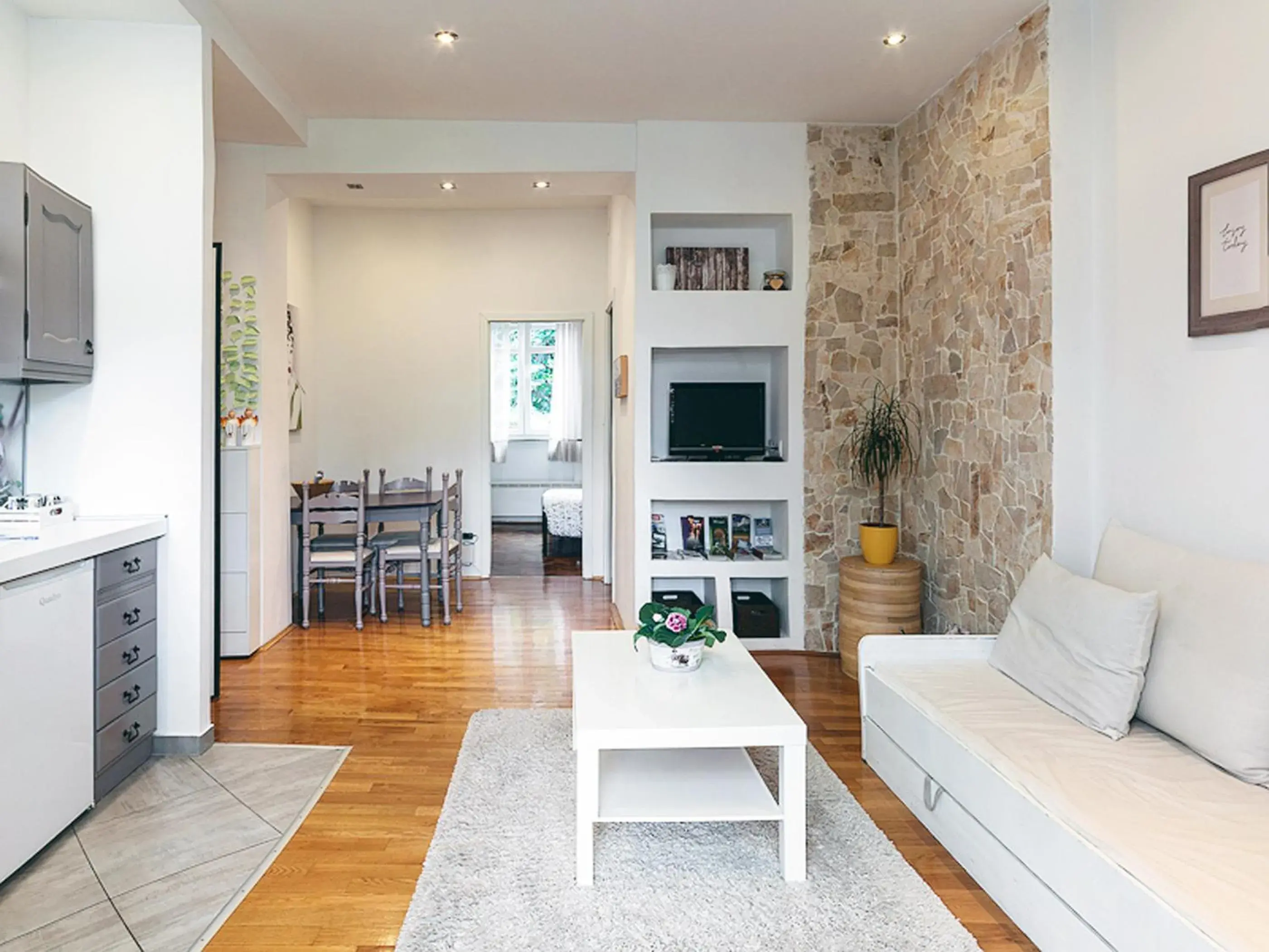 Charming Apartment Charming Apartment