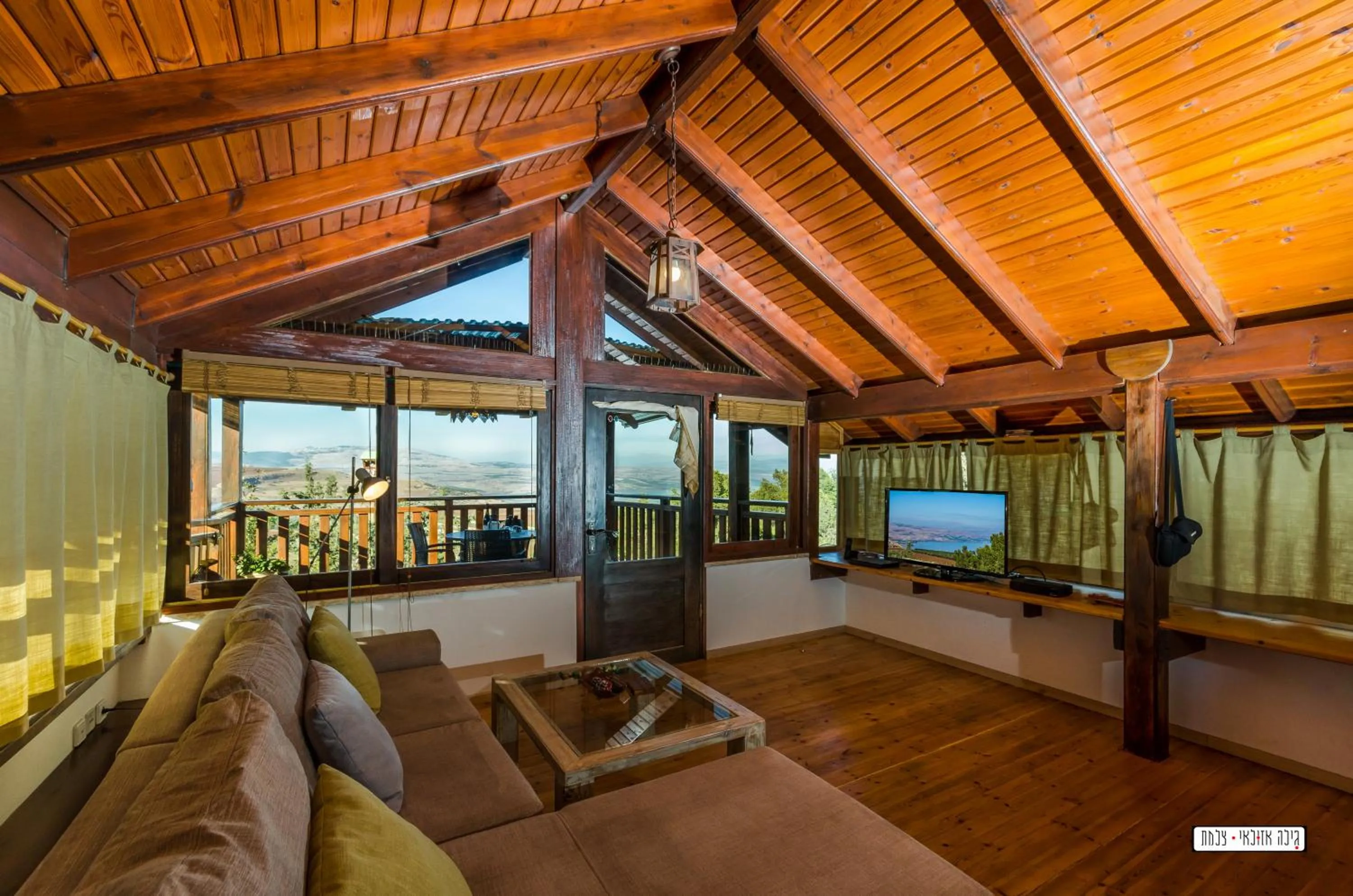 Day in Beautiful Lake View Wooden House