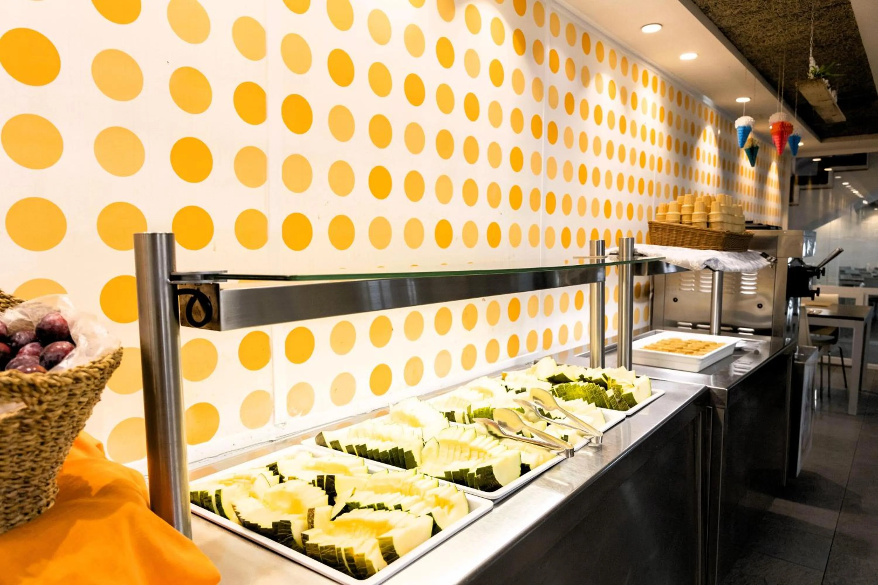 Restaurant/places to eat in Sol y Sombra