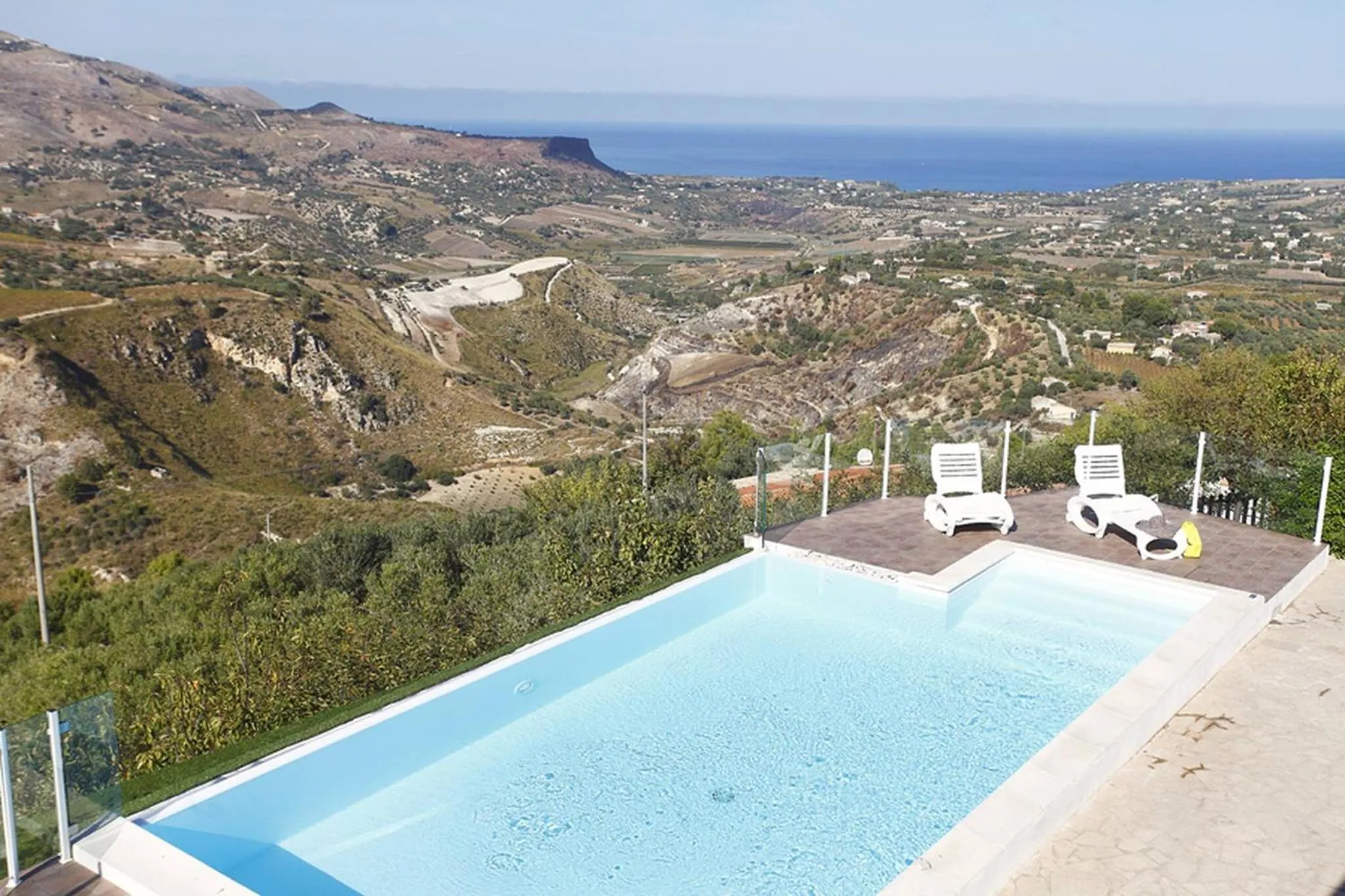 Swimming pool in Villa del Poggio