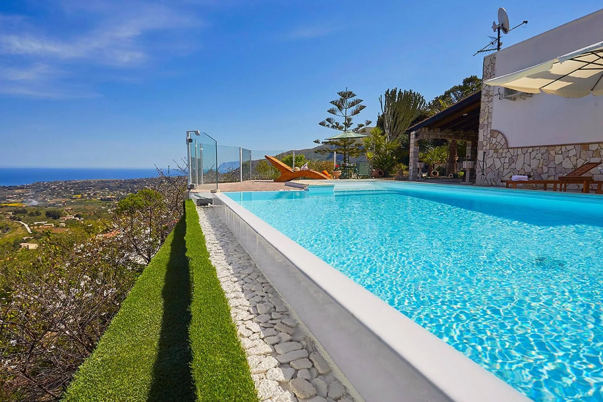Swimming pool in Villa del Poggio