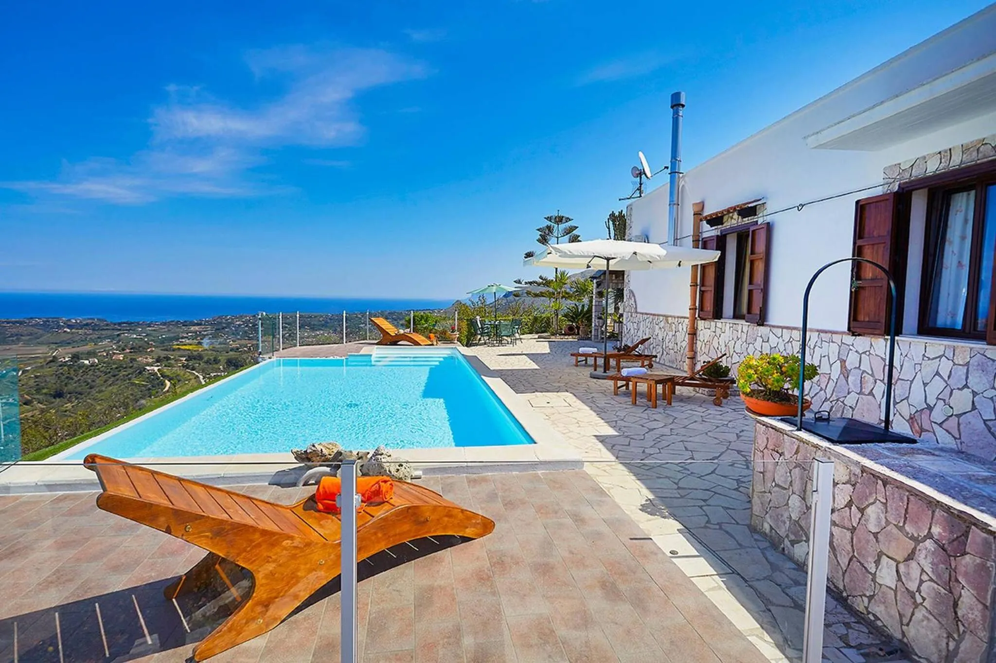 Swimming pool in Villa del Poggio
