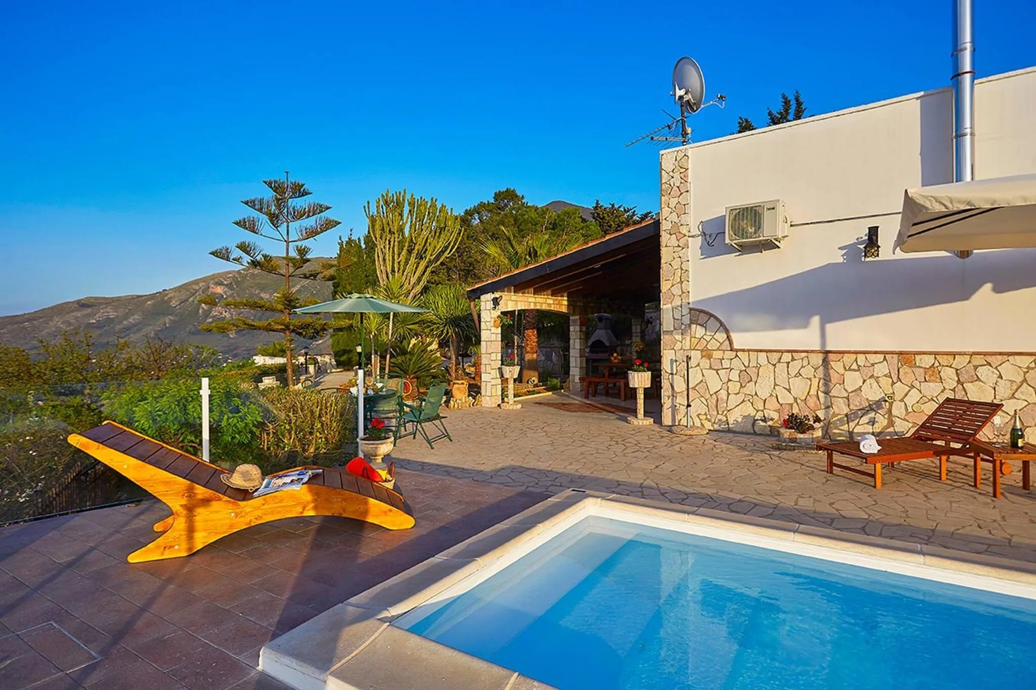 Swimming pool in Villa del Poggio