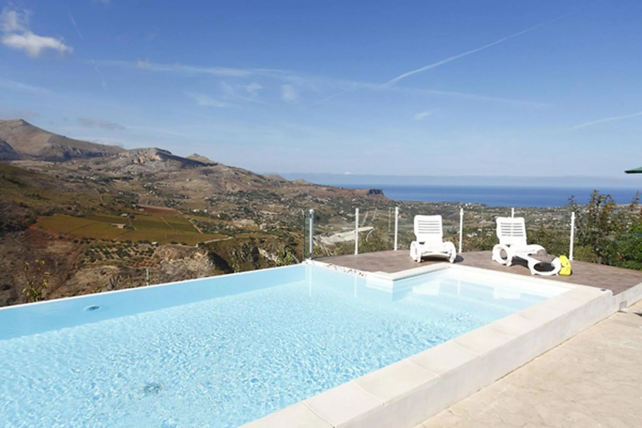 Swimming pool in Villa del Poggio