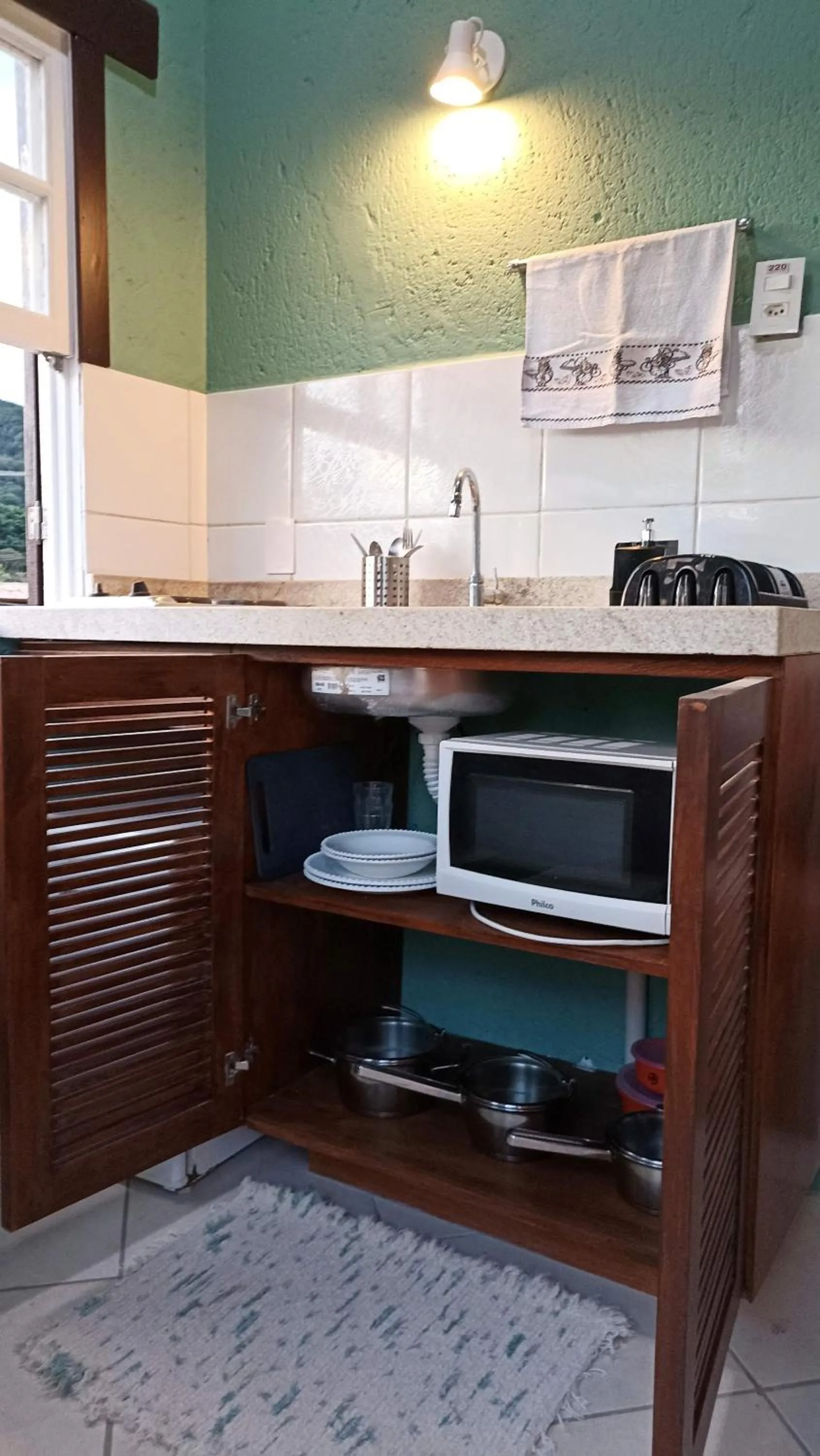 Kitchen or kitchenette in Solar das Pétalas Guest House