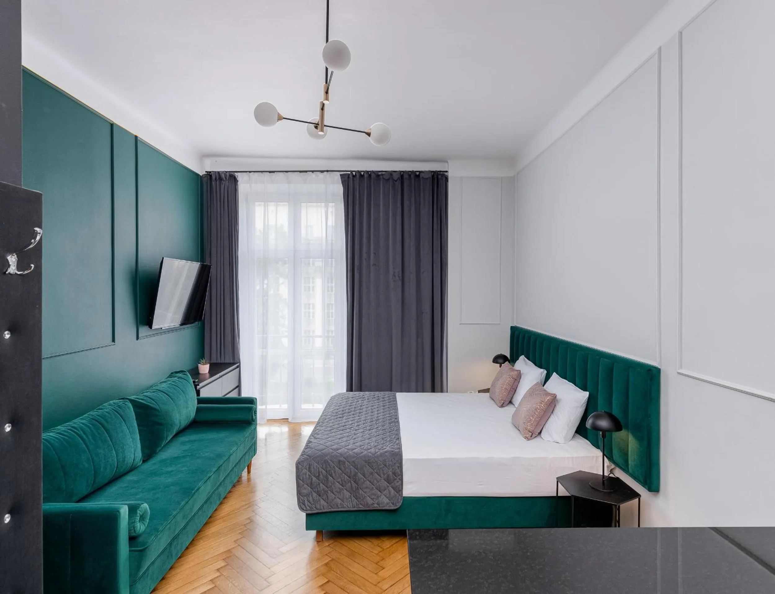 TV and multimedia, Bed in Wawel Apartments - Old Town