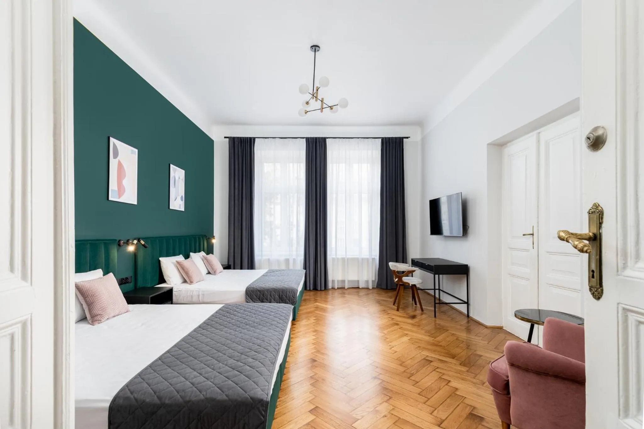 TV and multimedia, Bed in Wawel Apartments - Old Town