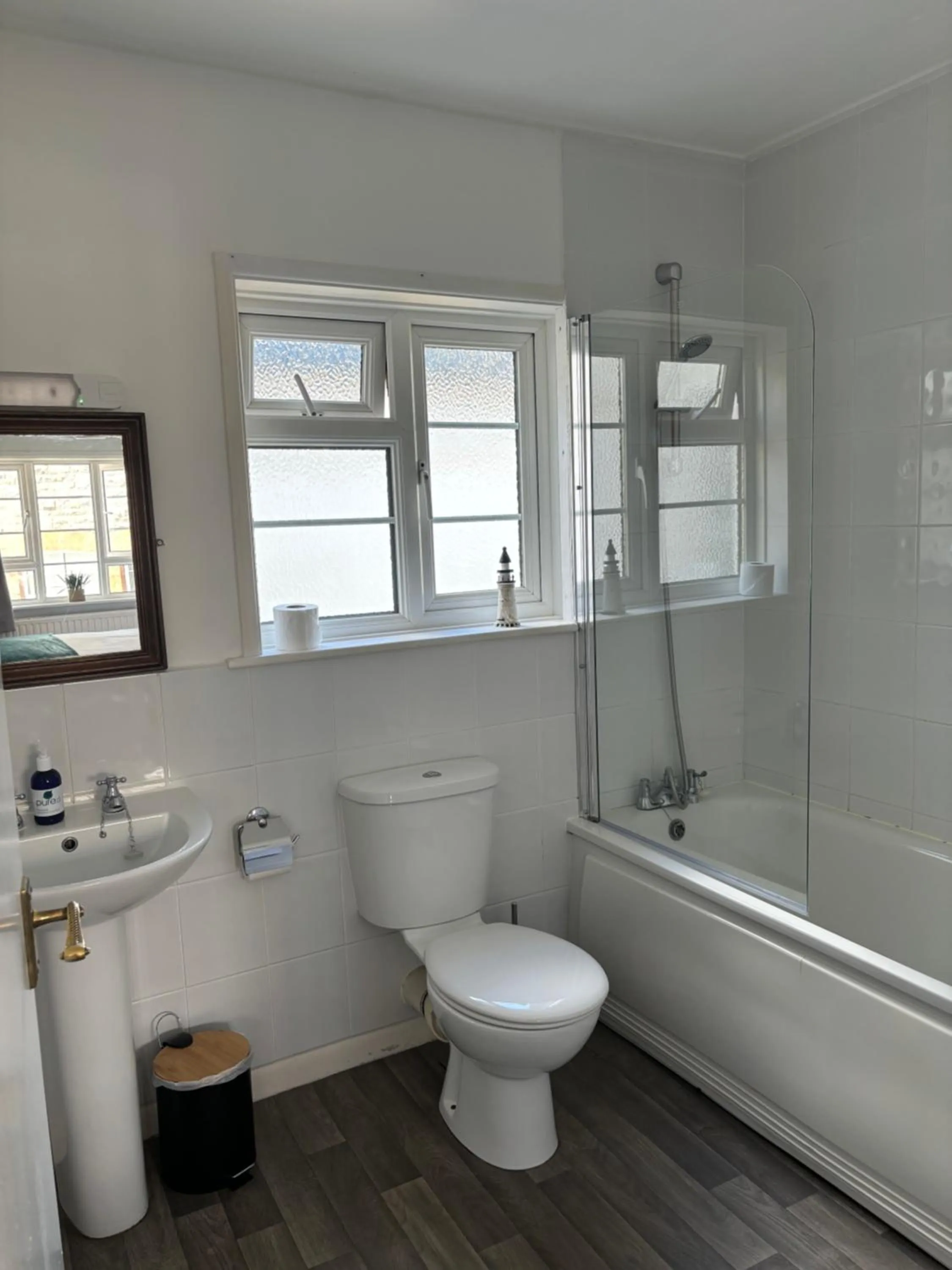 Shower, Bathroom in The Yacht Inn