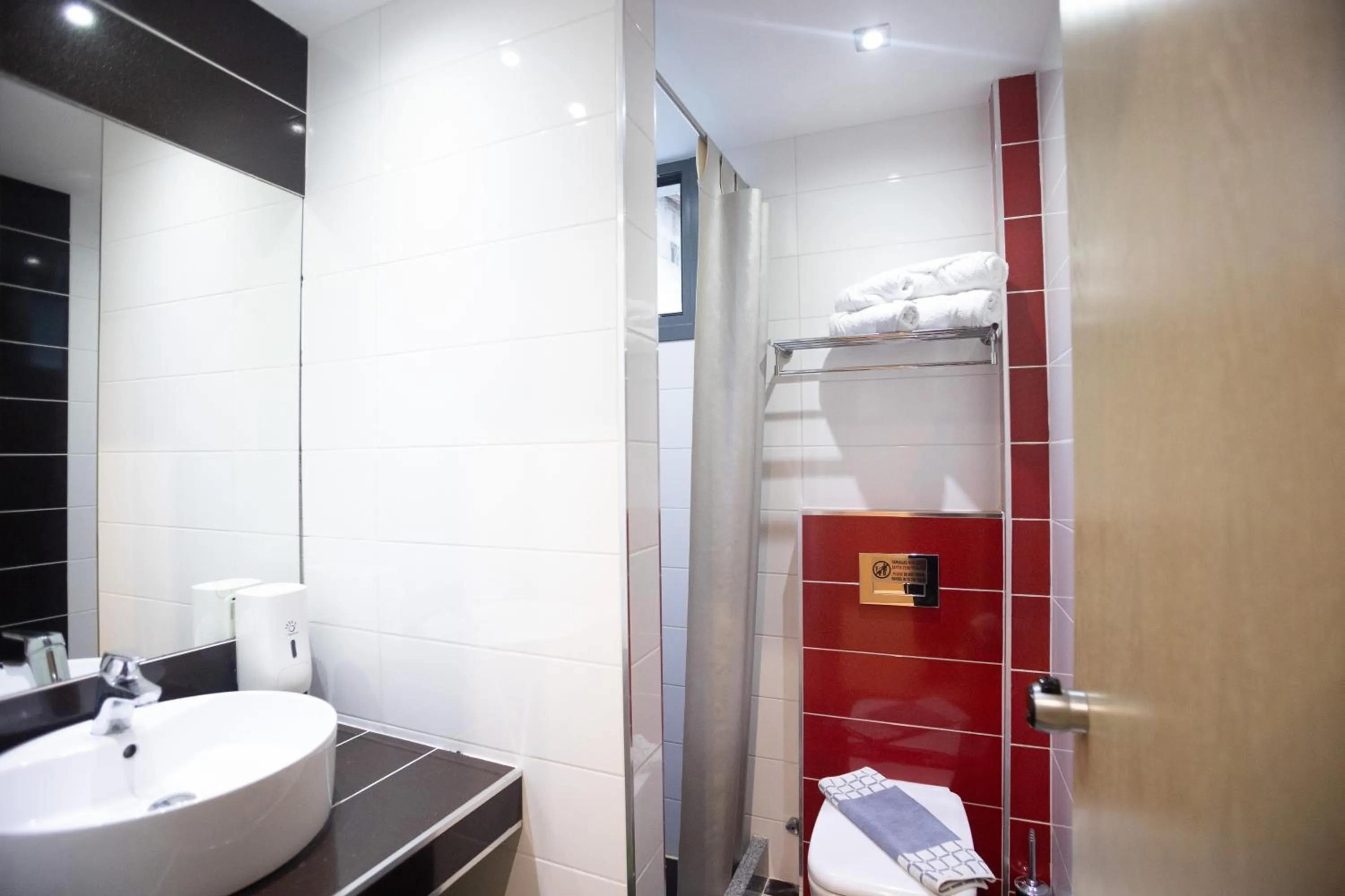 Shower in Amalia Center