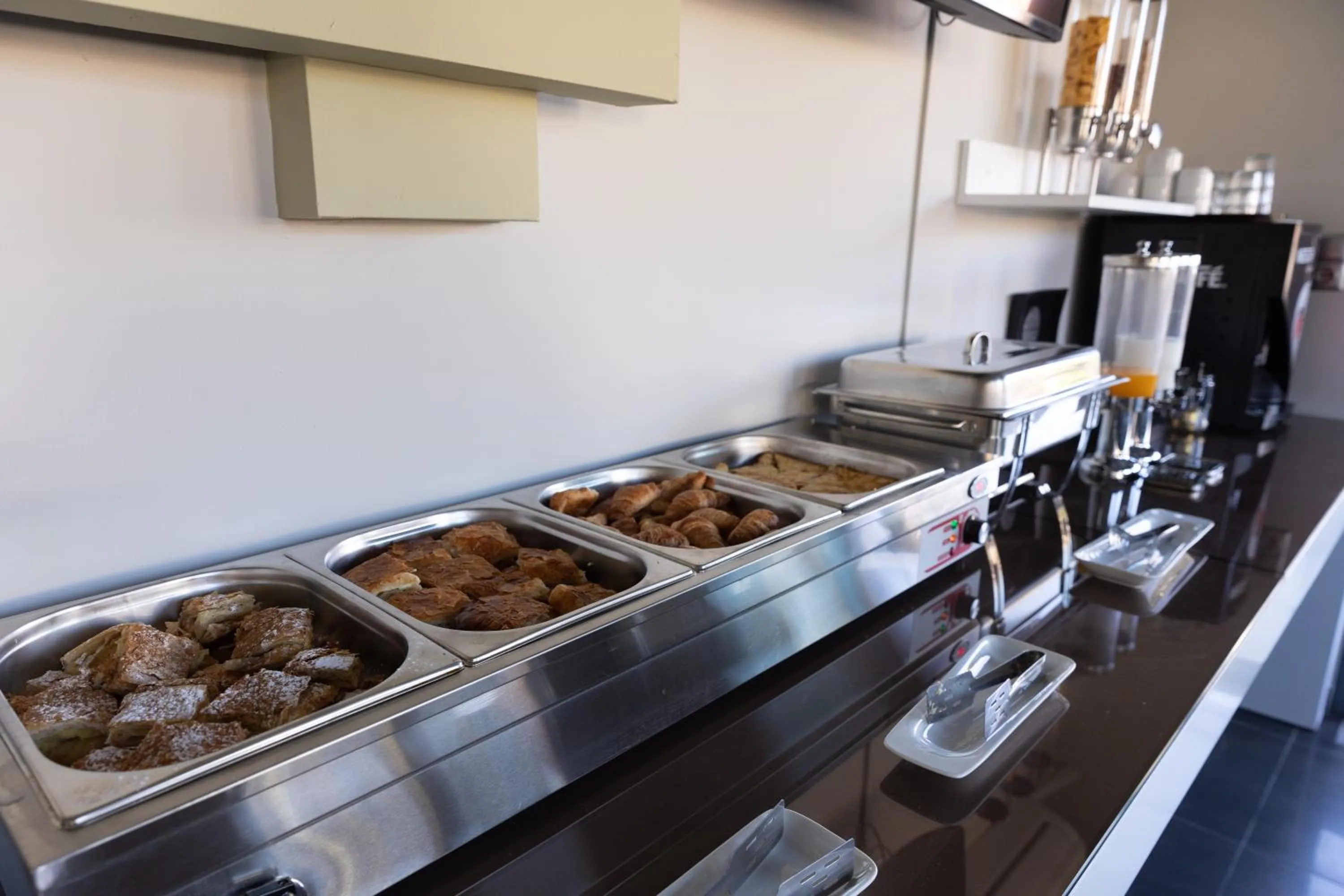 Breakfast in Amalia Center