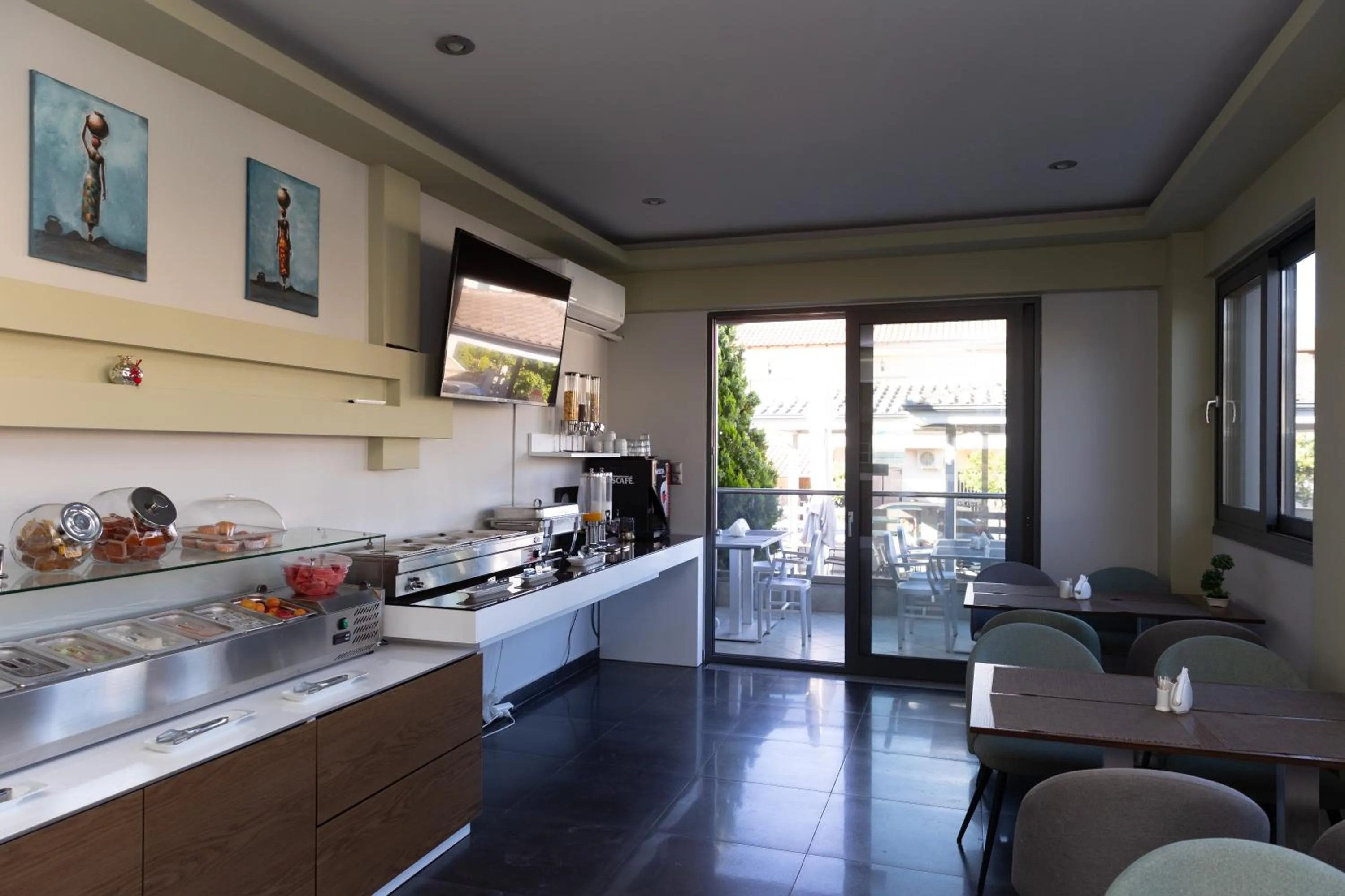 Breakfast in Amalia Center