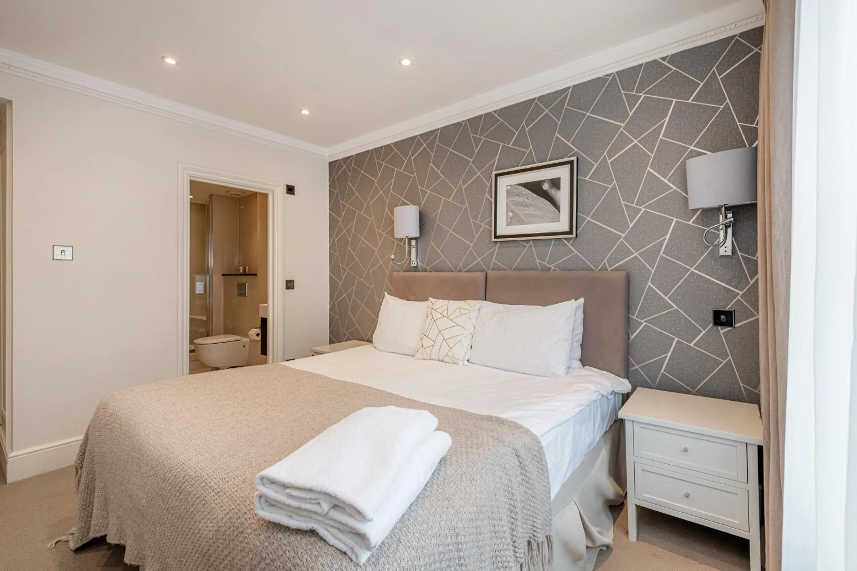 Bedroom, Bed in Queensgate Court