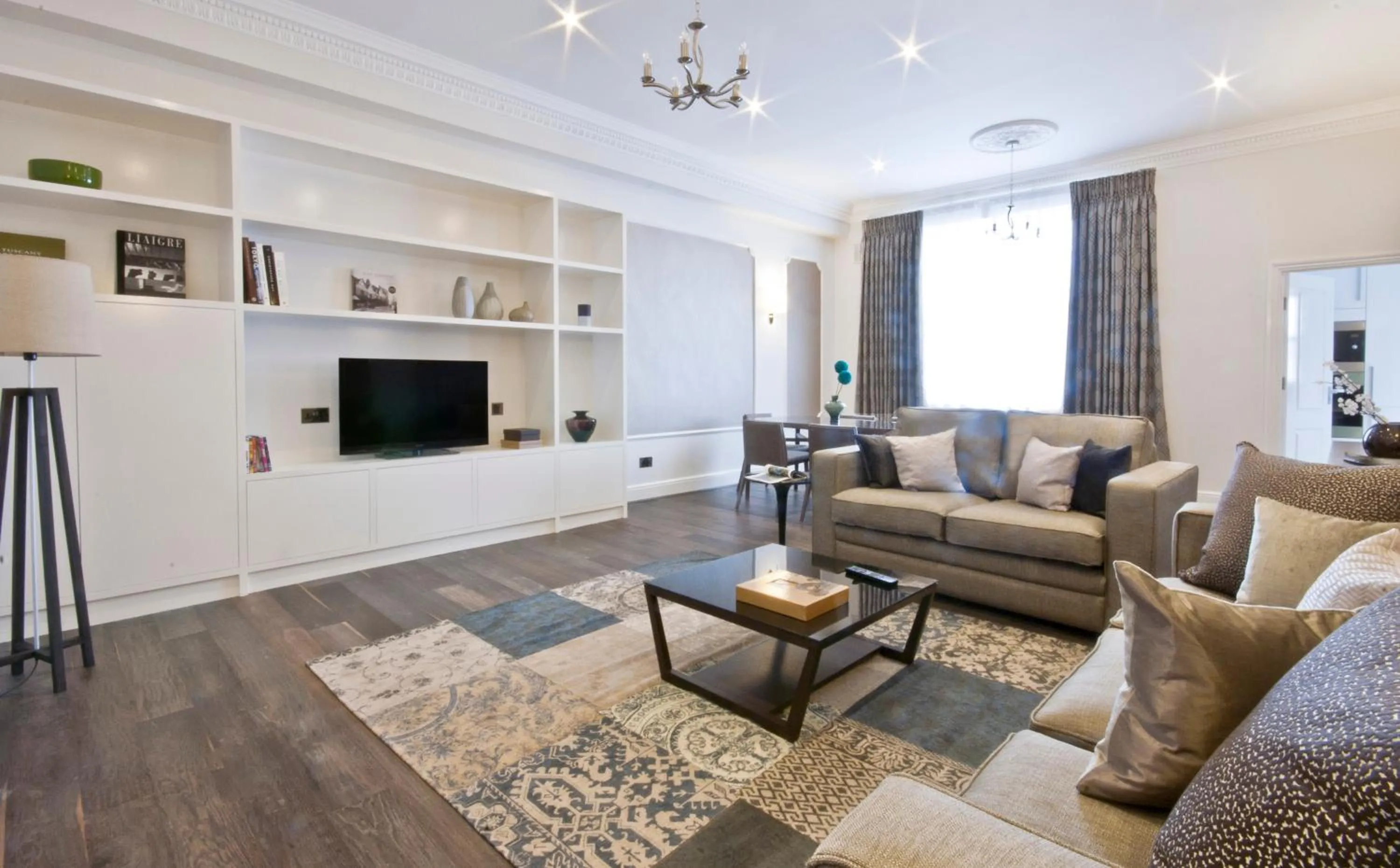 Living room in Queensgate Court Apartments