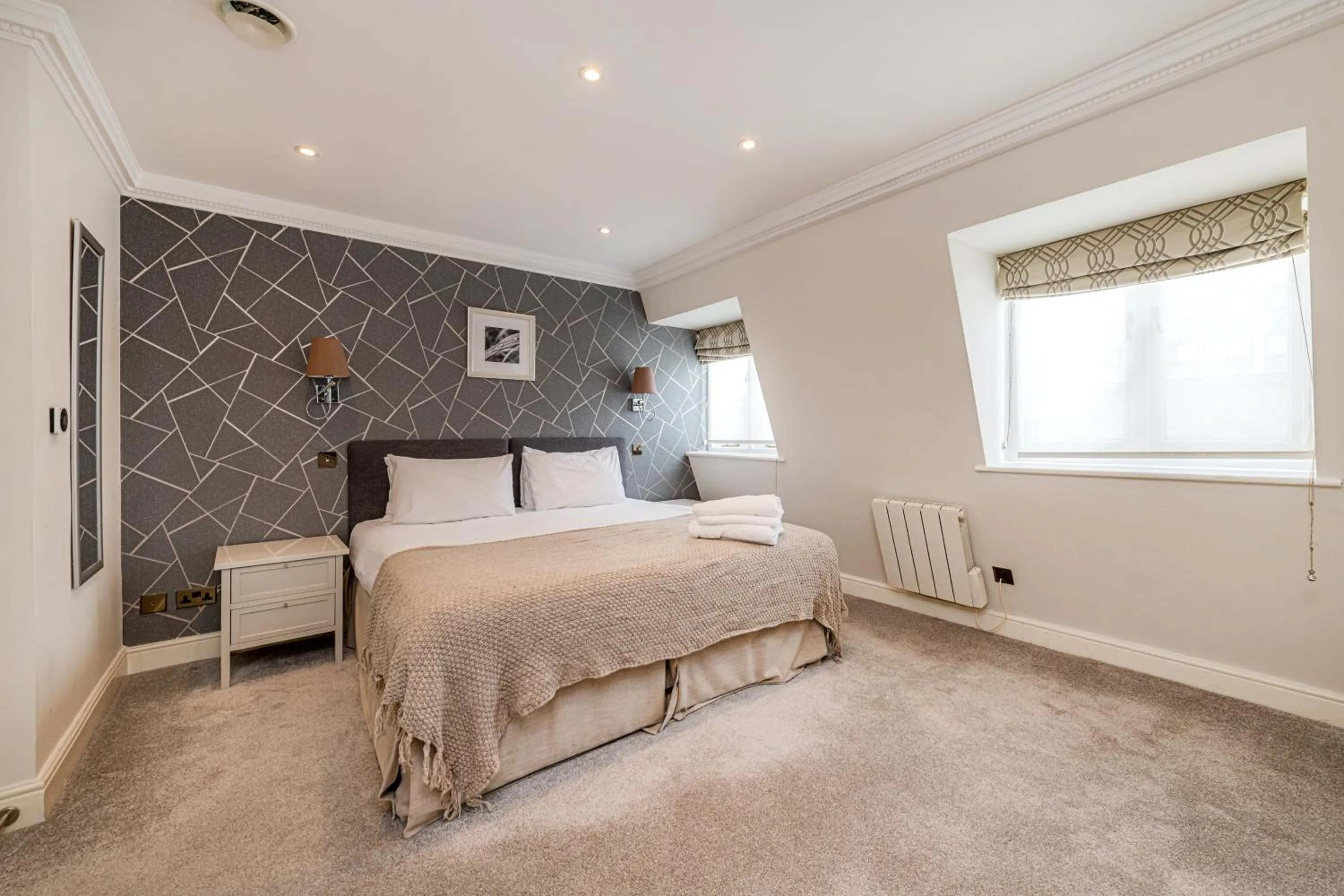 Bedroom, Bed in Queensgate Court