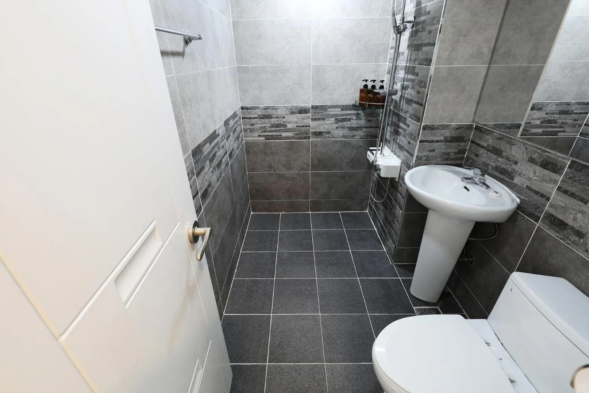 Shower in Hotel The One