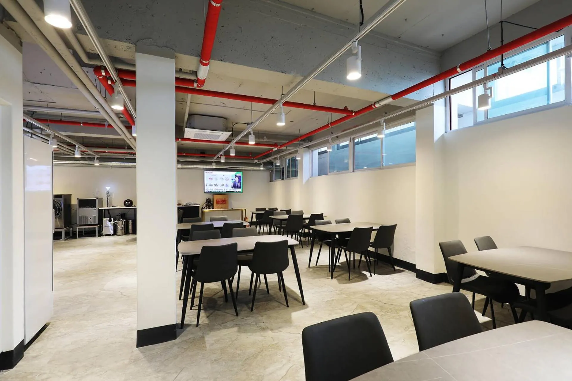 Restaurant/places to eat in Hotel The One