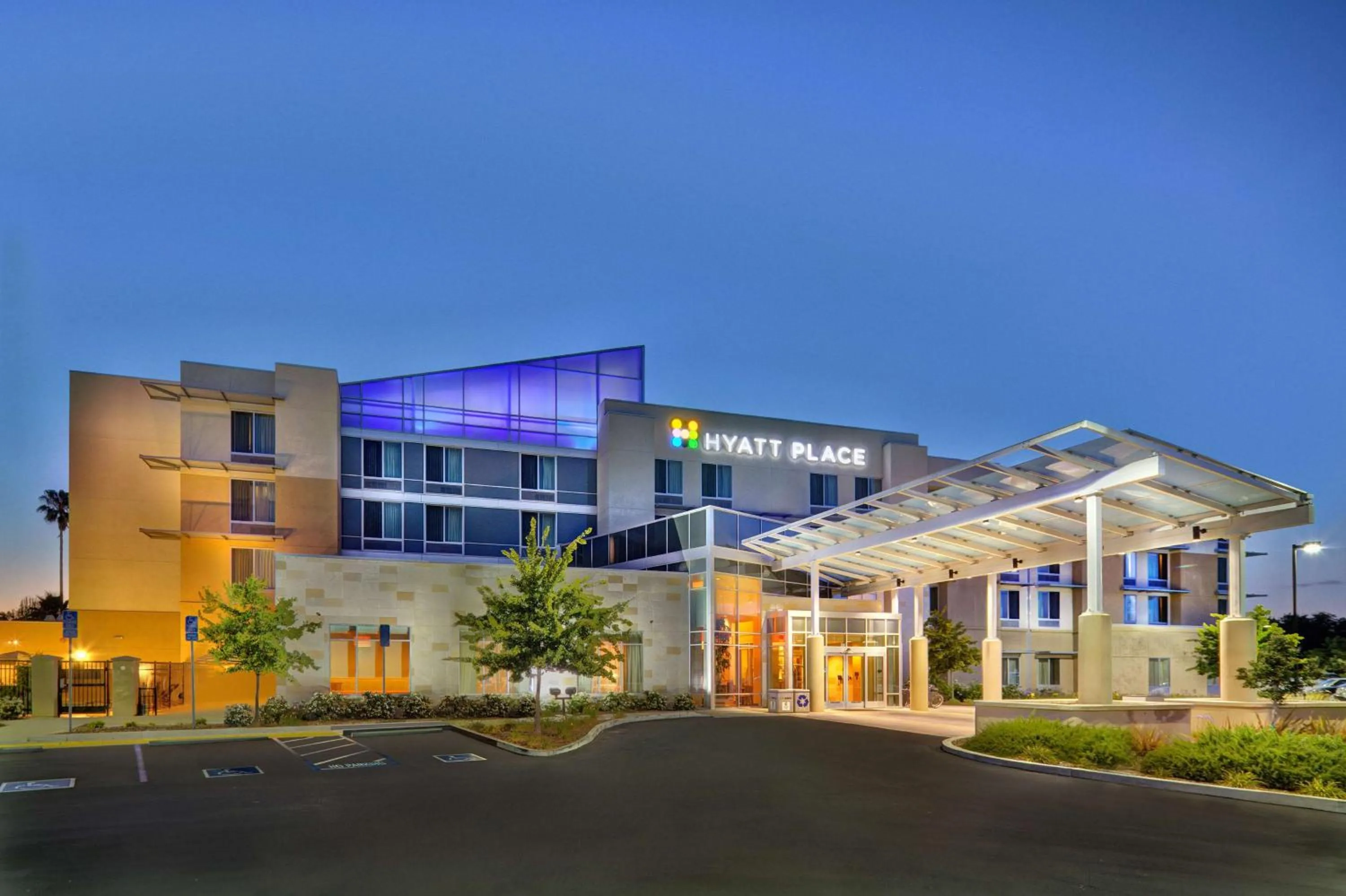 Property building in Hyatt Place UC Davis
