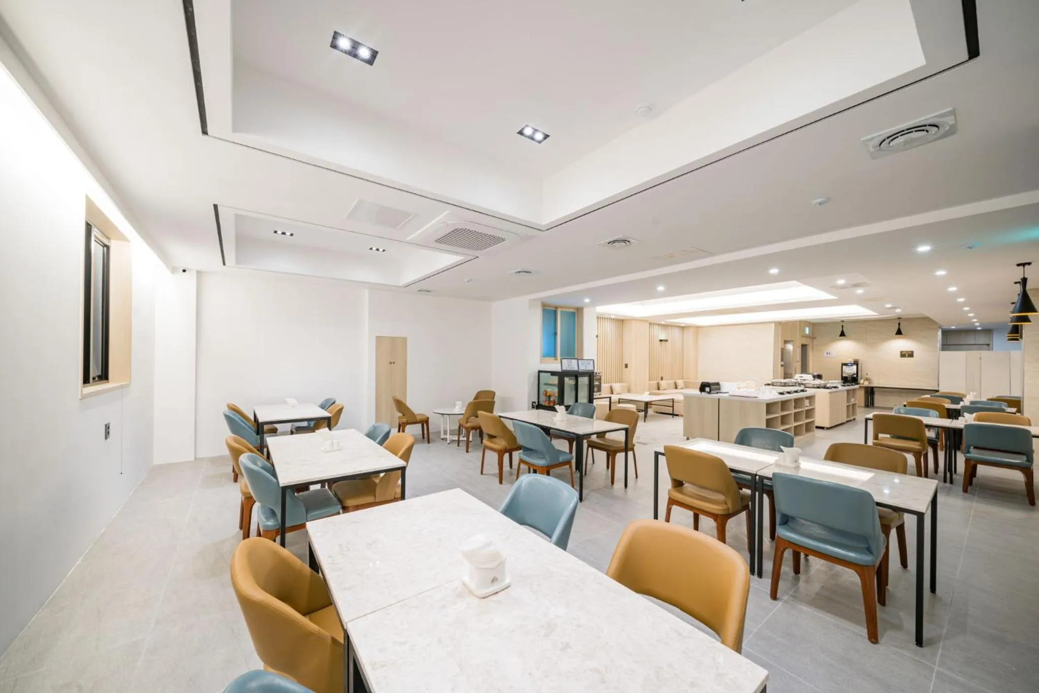 Restaurant/places to eat in Hound Hotel Gwangju Cheomdan